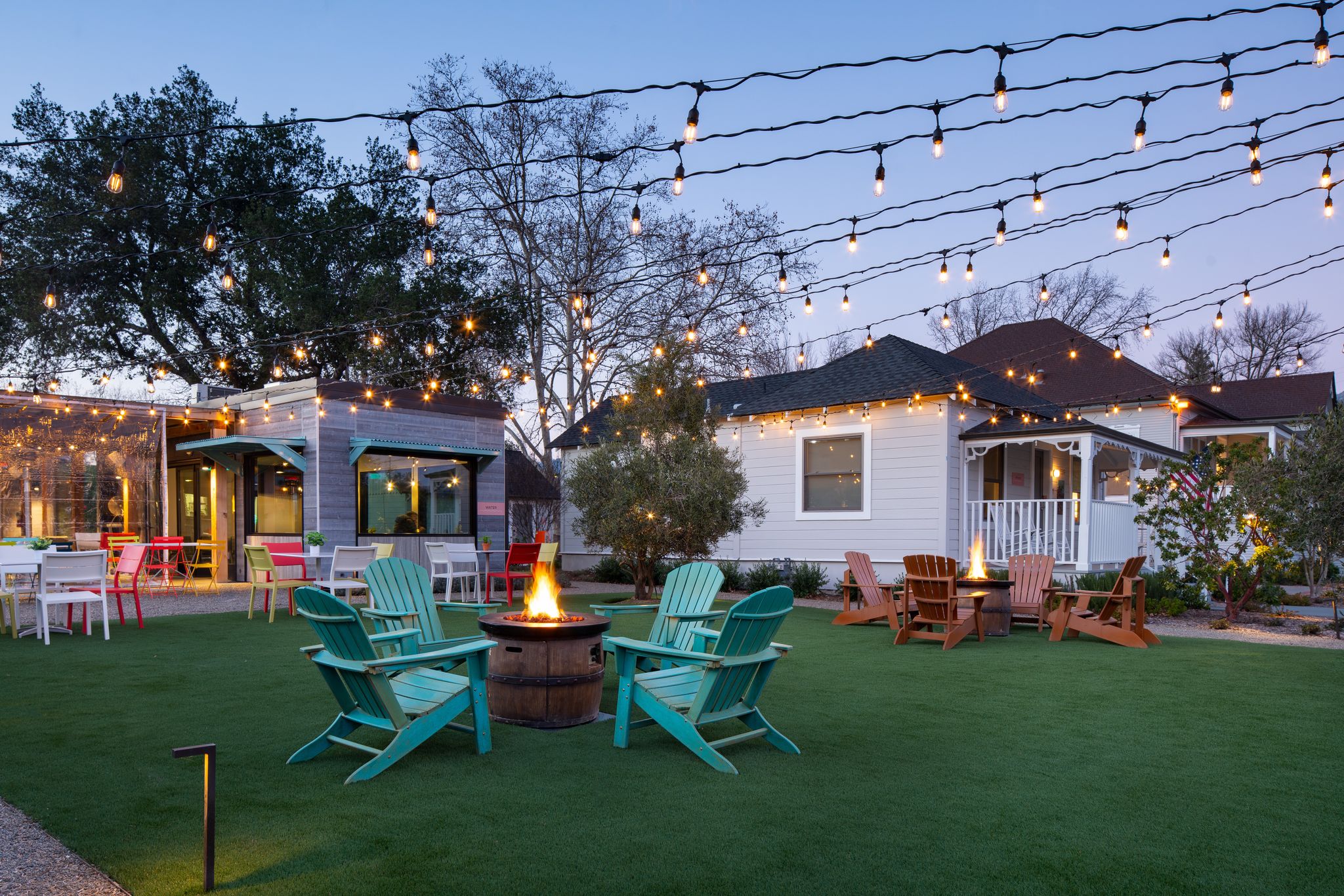 backyard-evening-with-firepits