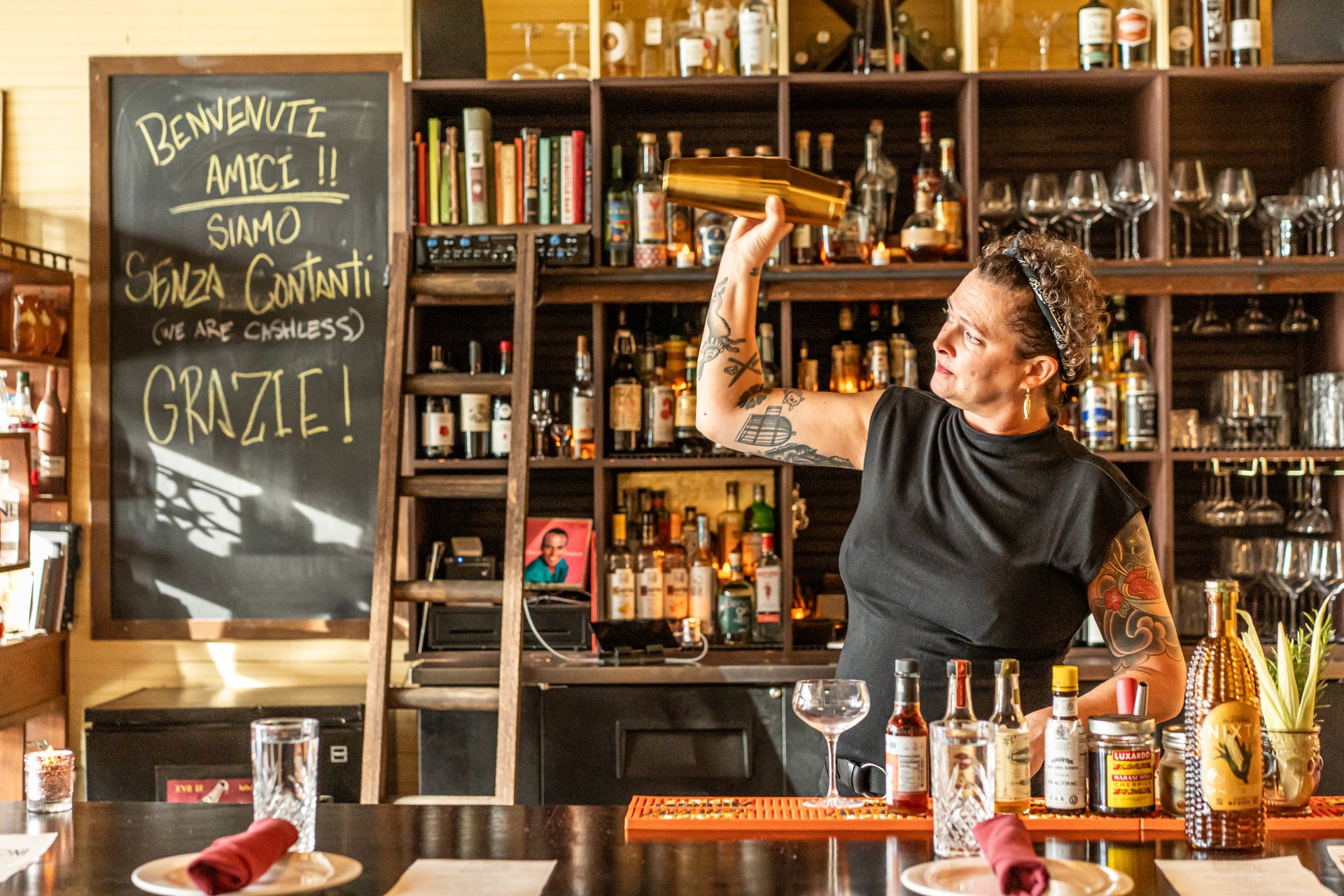 cocktails-and-conversation-by-erin-easton-at-bar-bacetto