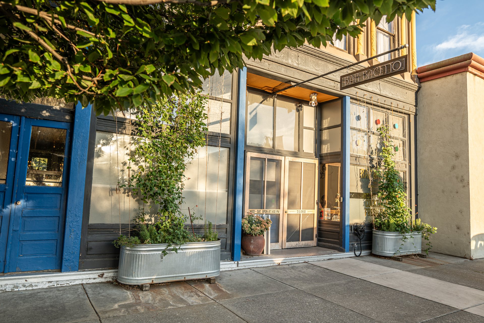 a-graceful-entrance-into-bar-bacetto