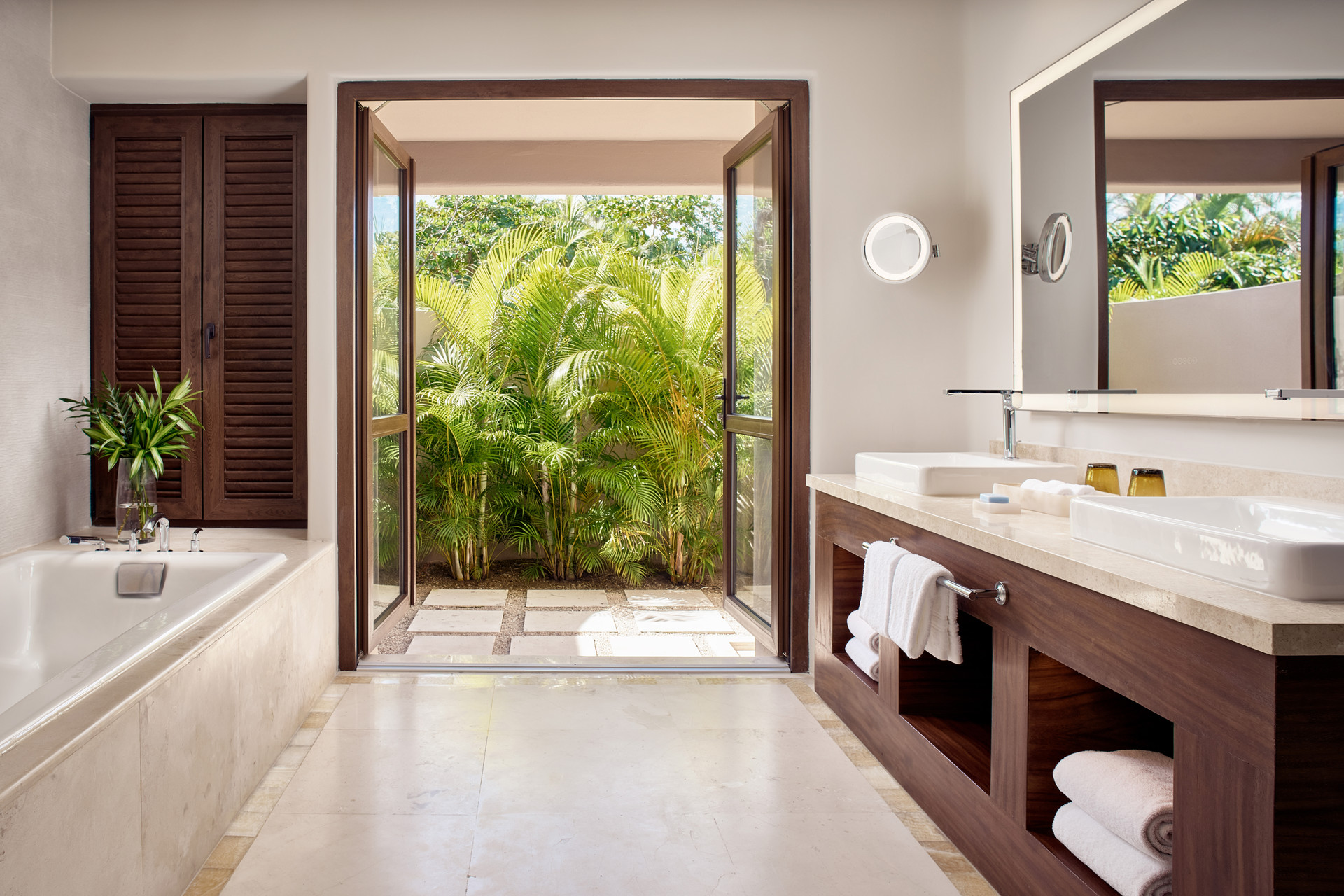 beach-house-bathroom