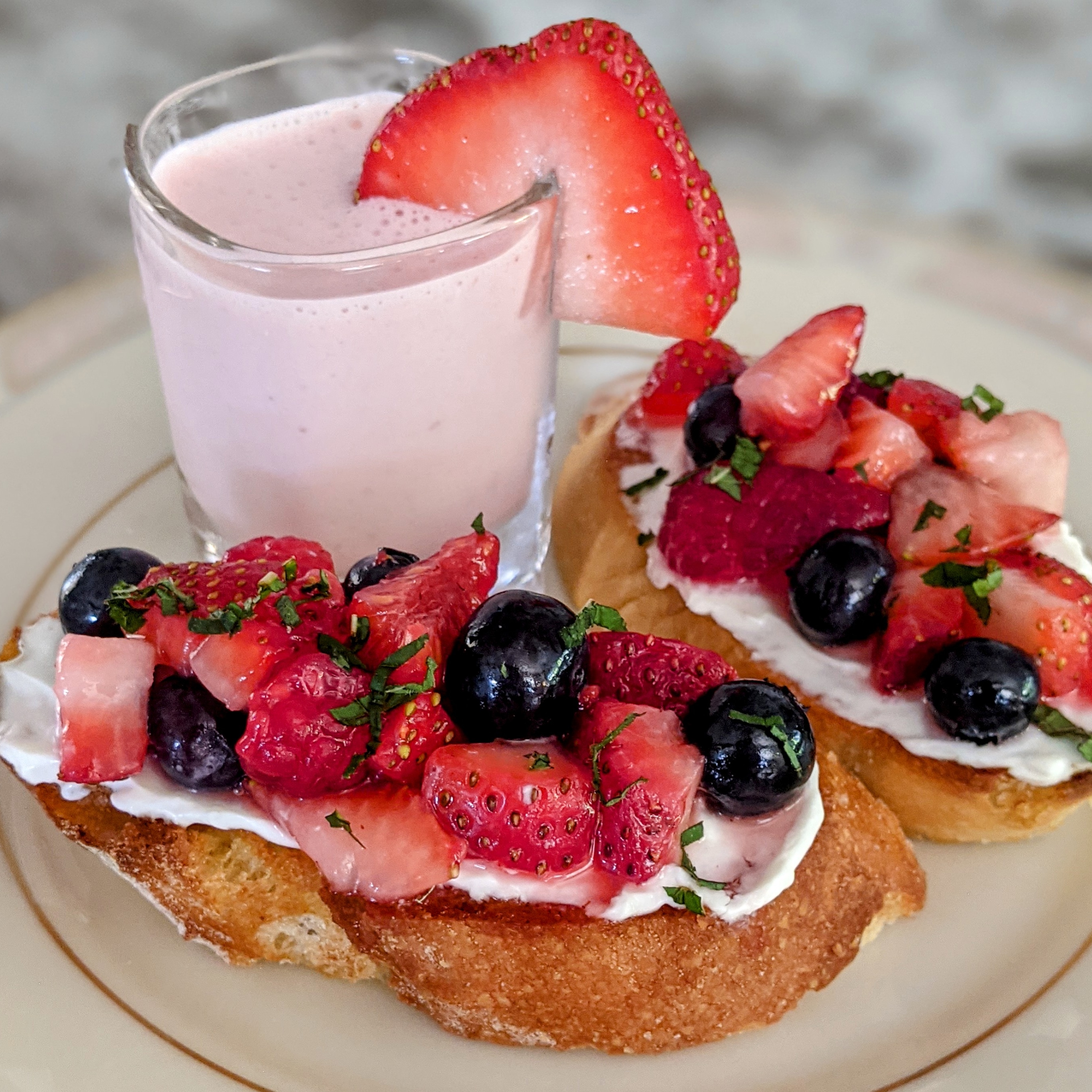 berry-bruschetta-and-strawberry-soup-shooter