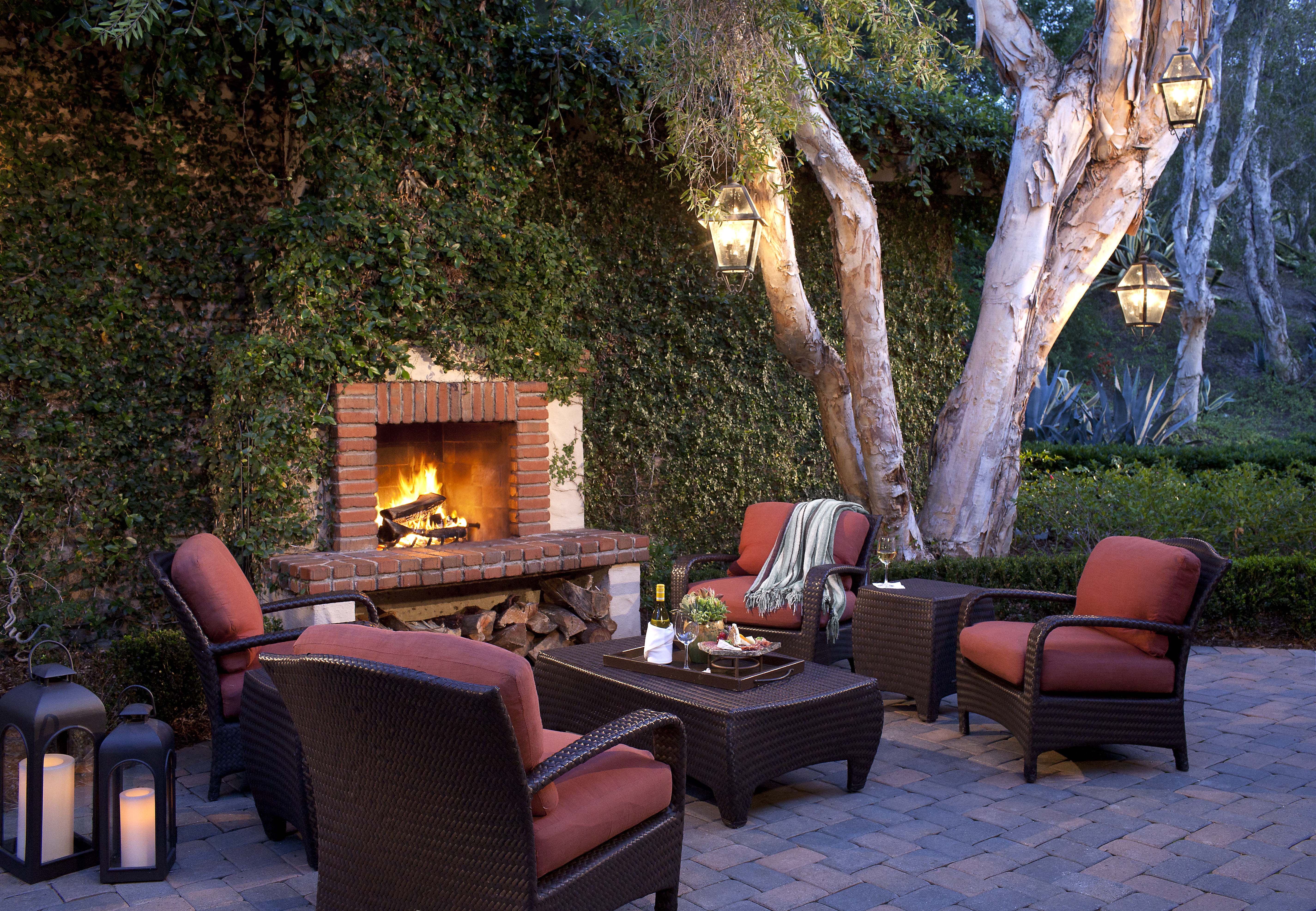 building-600-fireplace
