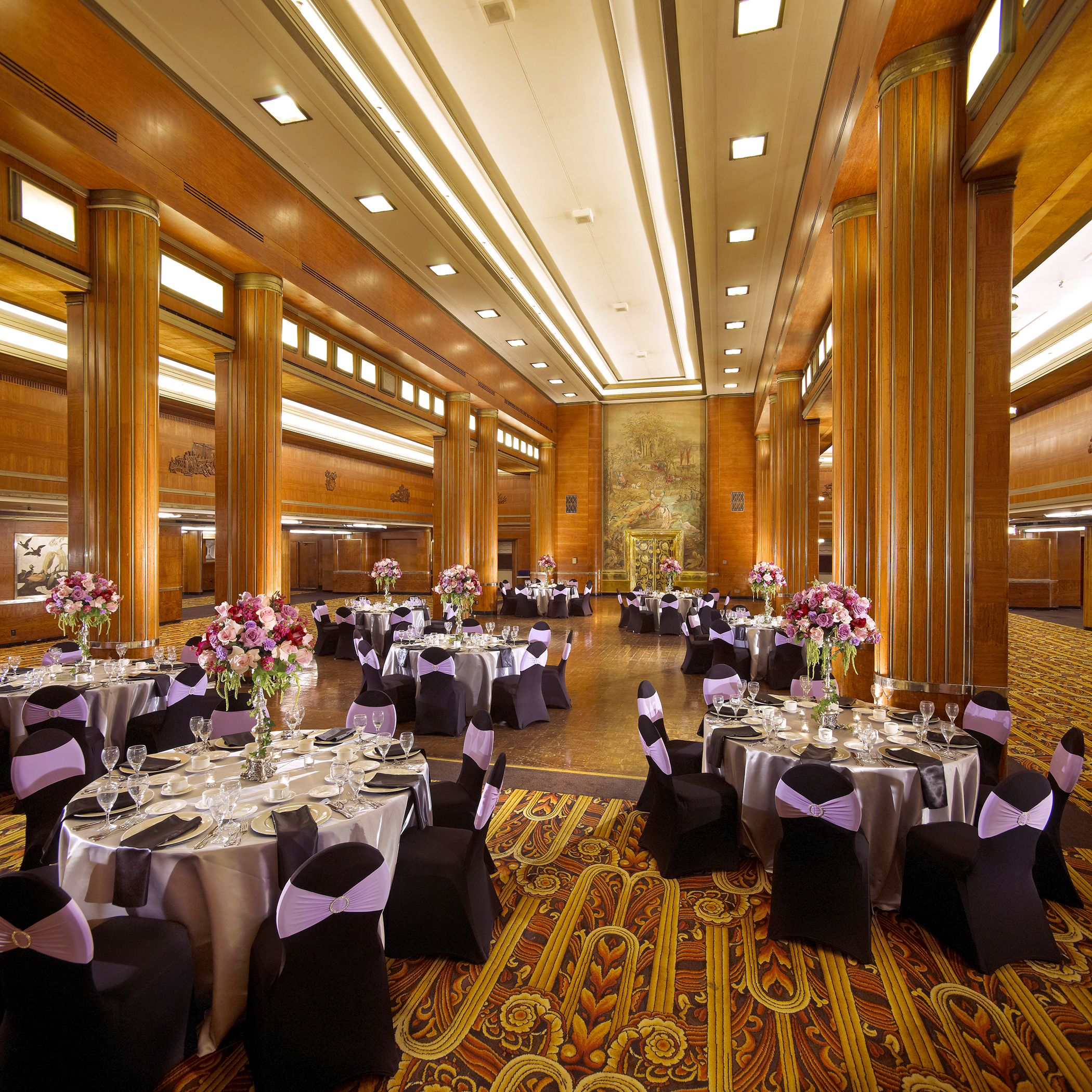 the-queen-marys-grand-salon-features-historic-1930s-art-deco-elements