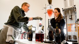 Carboniste winemakers bottling sparkling red wine