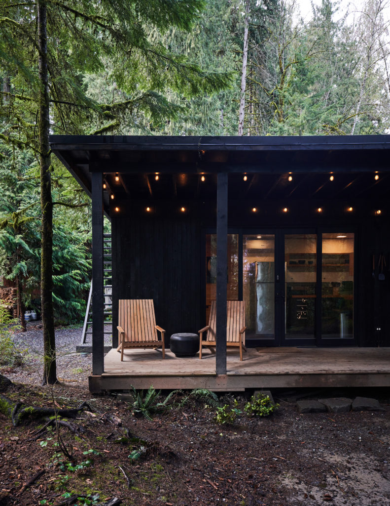 Porch lights at Canyon Creek Cabin