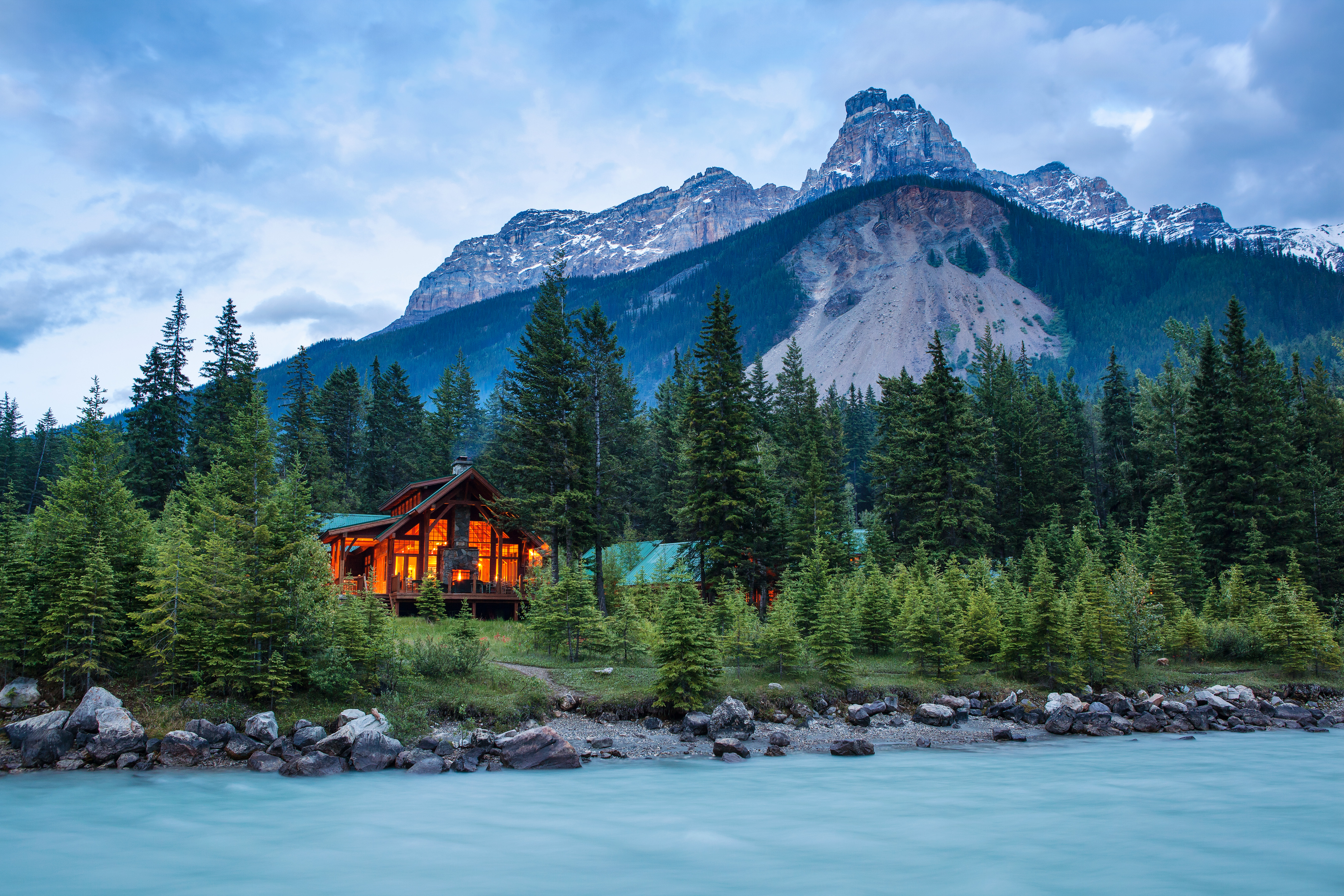 cathedral-mountain-lodge-with-glacier-fed-river