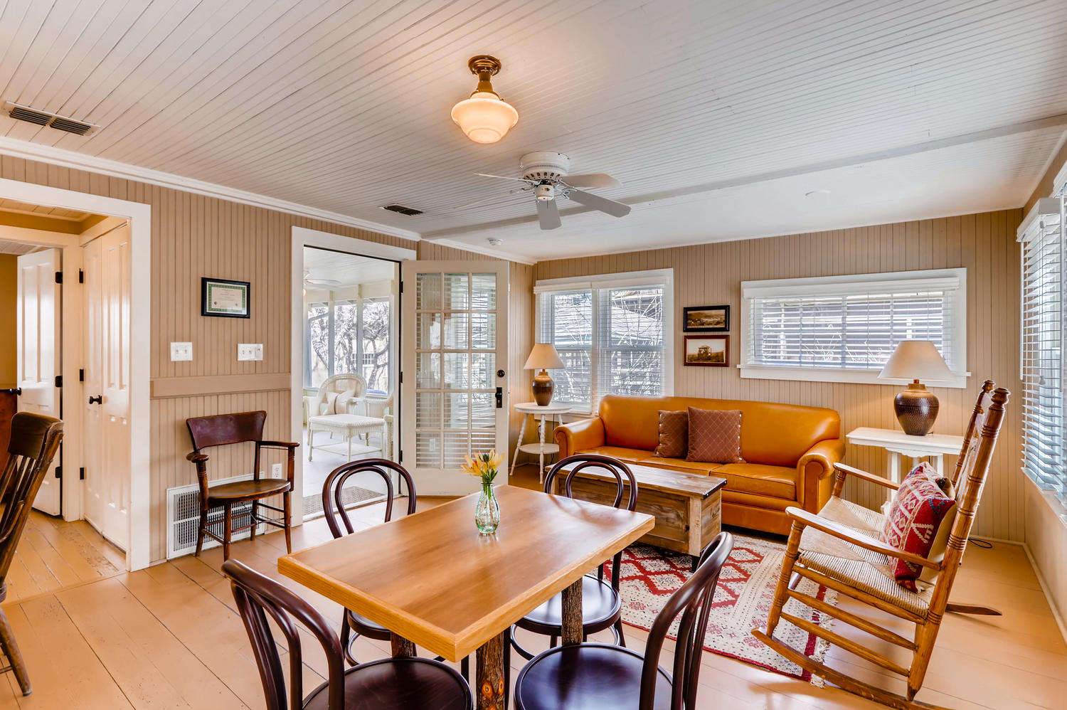 chautauqua-cottage-living-room