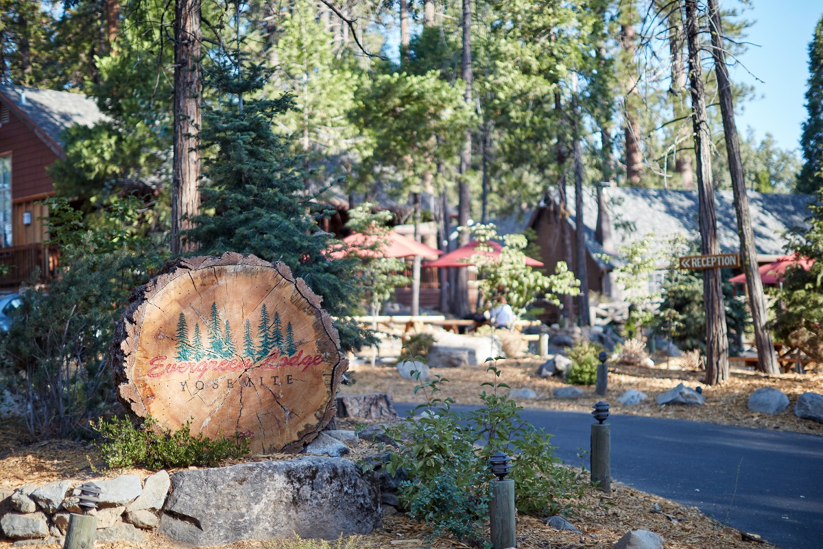 copy-of-copy-of-evergreen-lodge-welcome-entry-sign-kim-carroll-9-18_hh_0125-1200