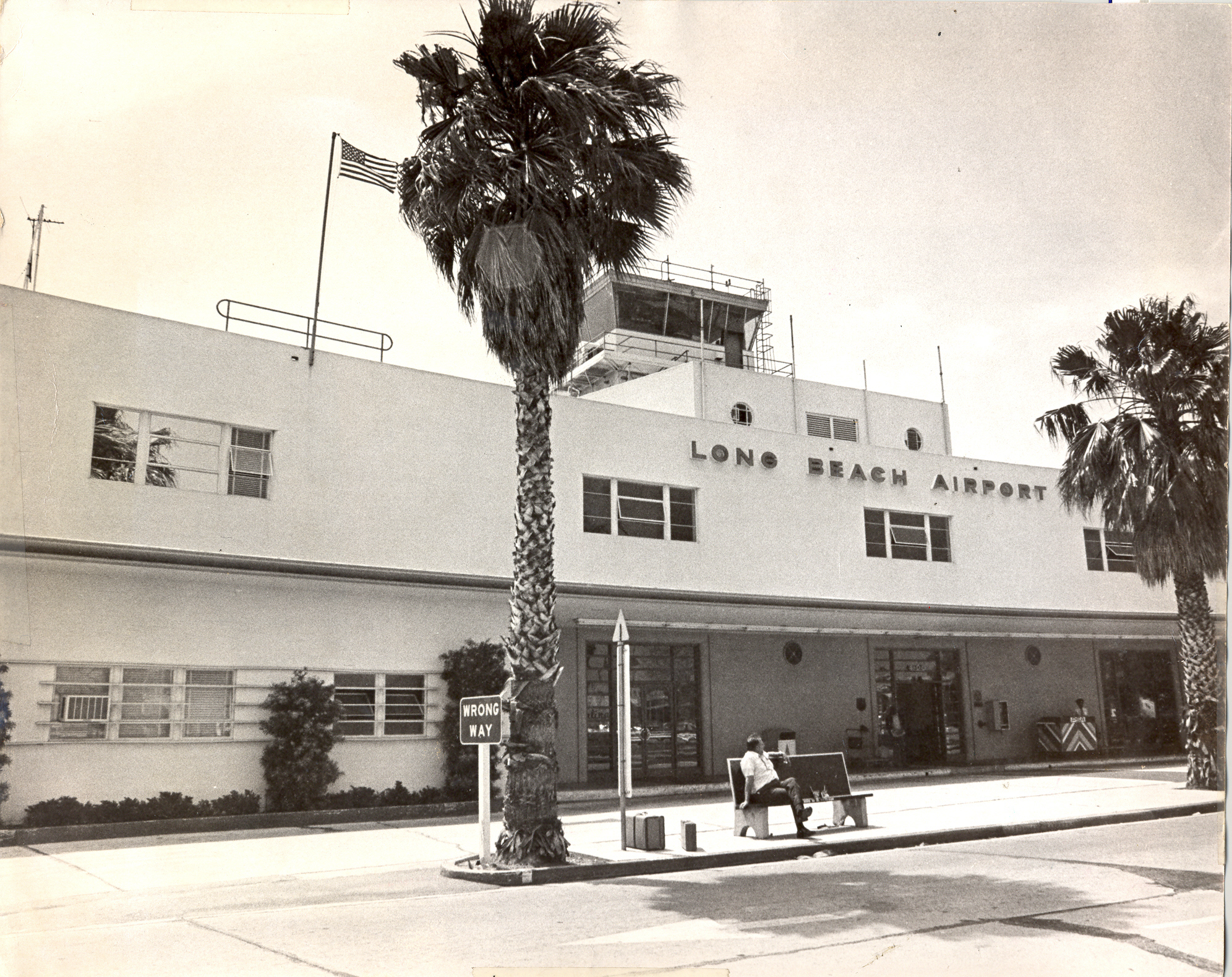 the-historic-long-beach-airport-terminal-opened-in-1924
