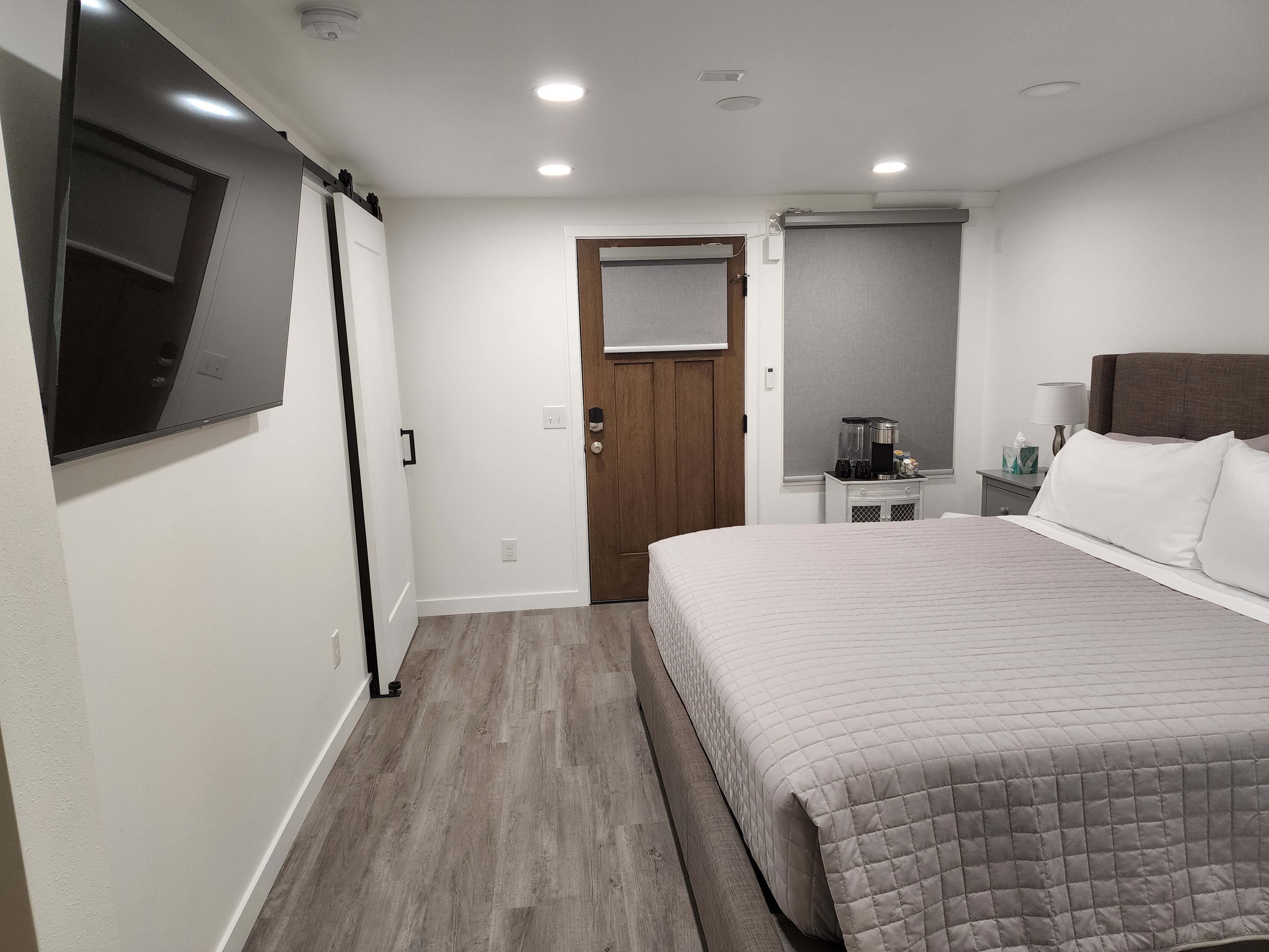 copy-of-juno-entry-with-tv