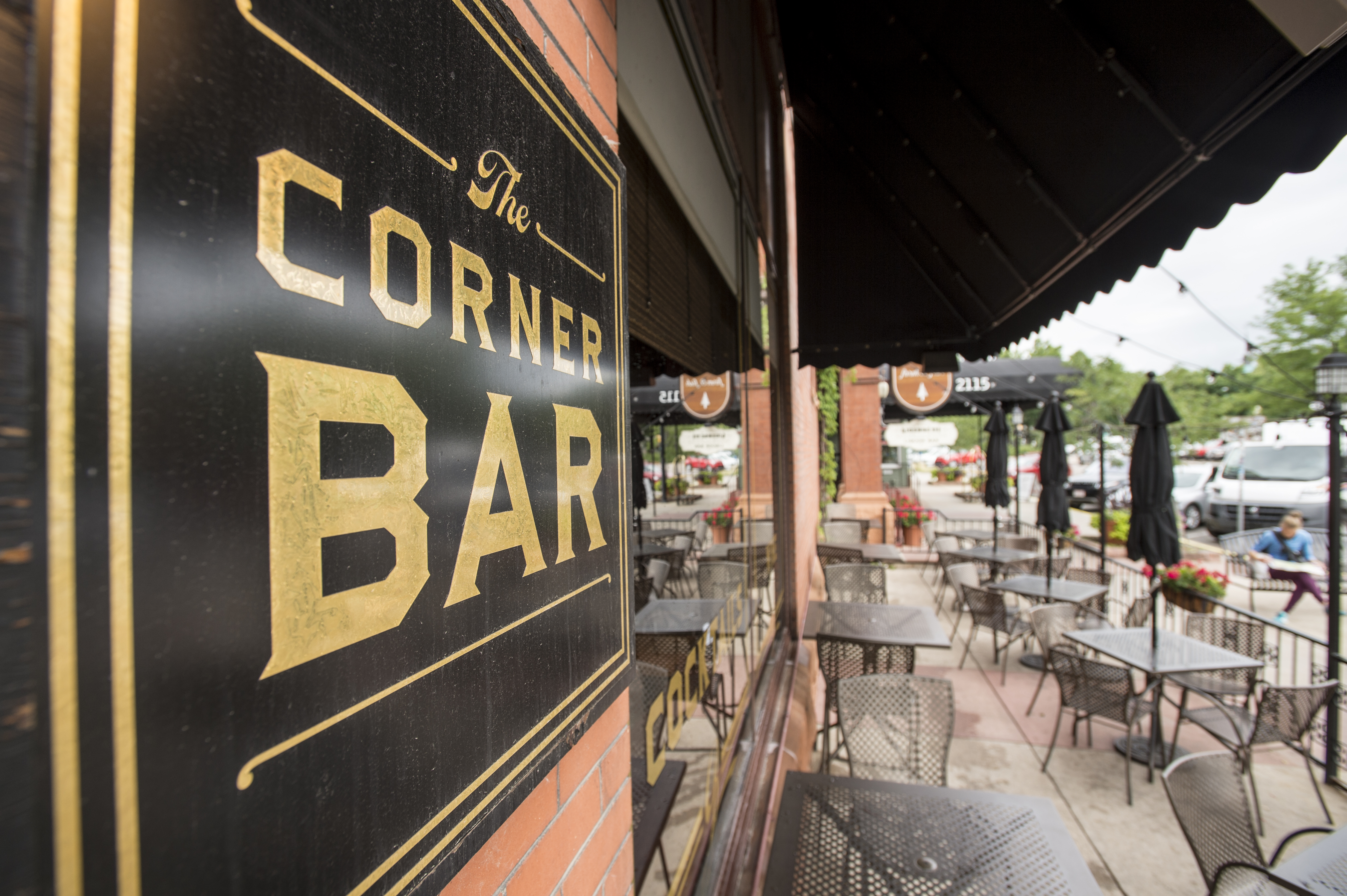 corner-bar_patio-3_tim-romano