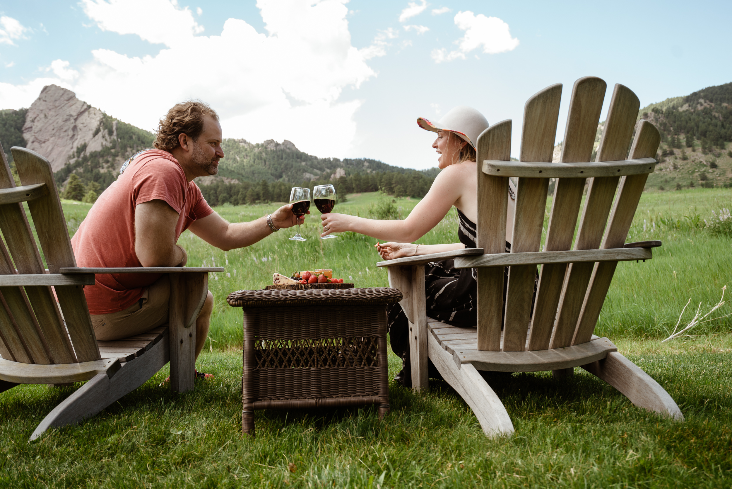 couple-drinking-wine-by-flatirons