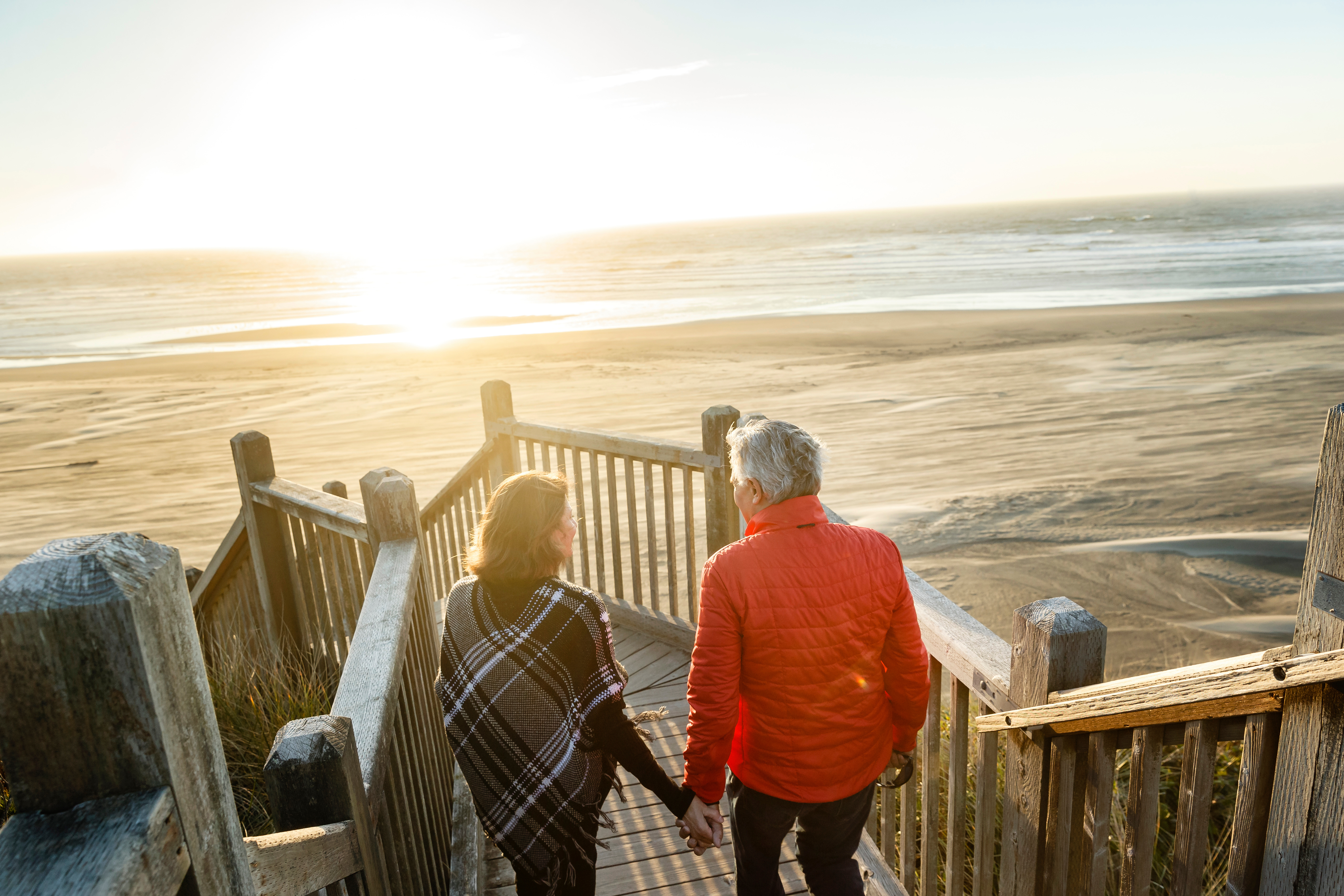 couple-stairs-to-beach