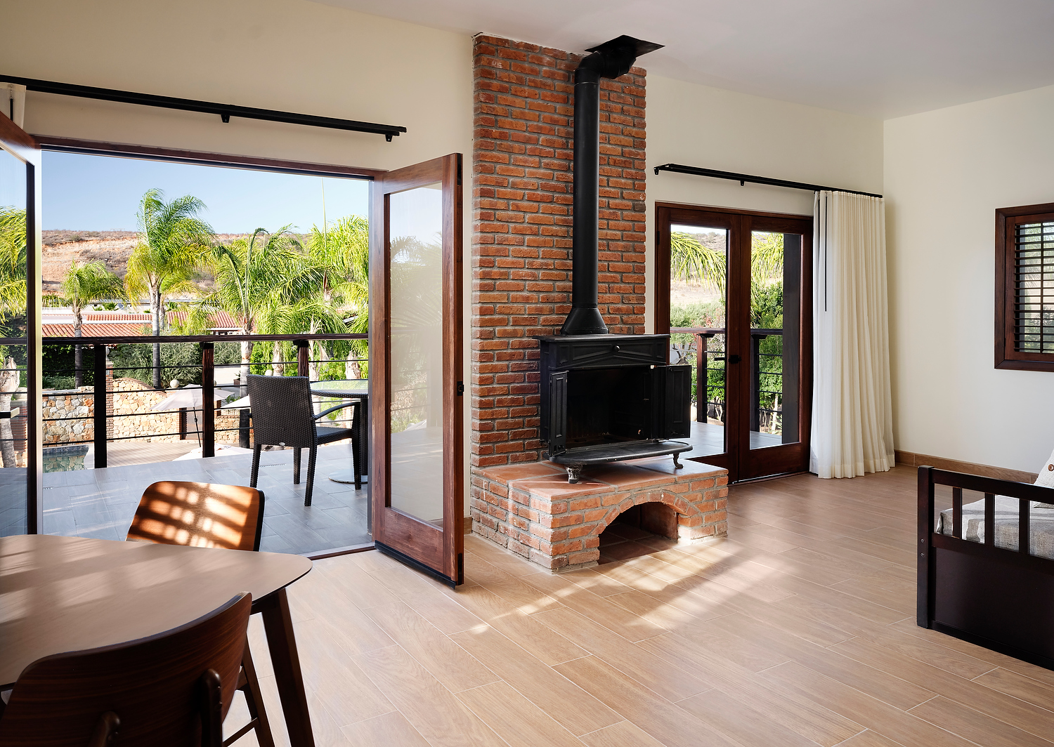 guestroom-at-surya