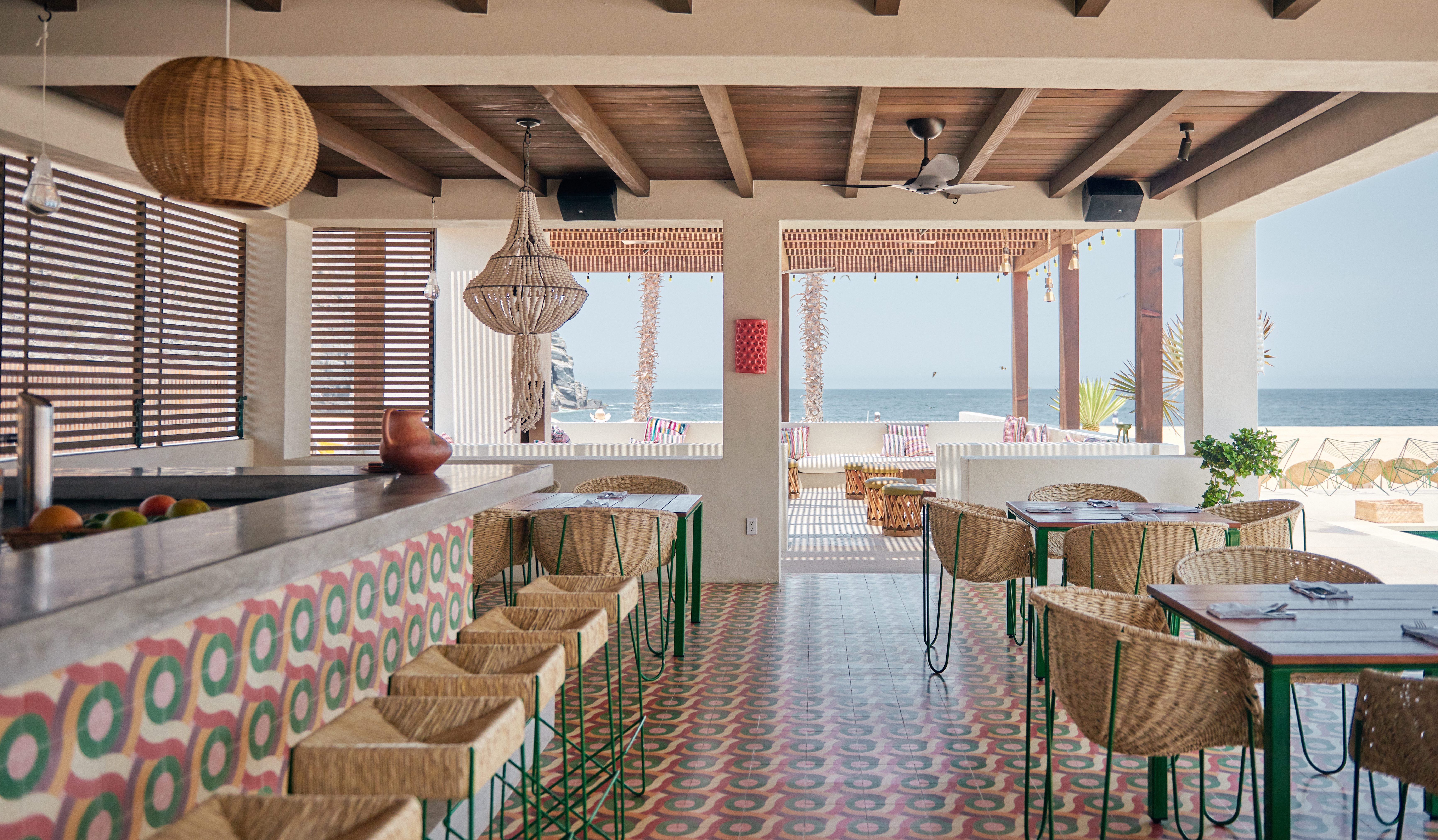 hotel-san-cristobals-pool-bar