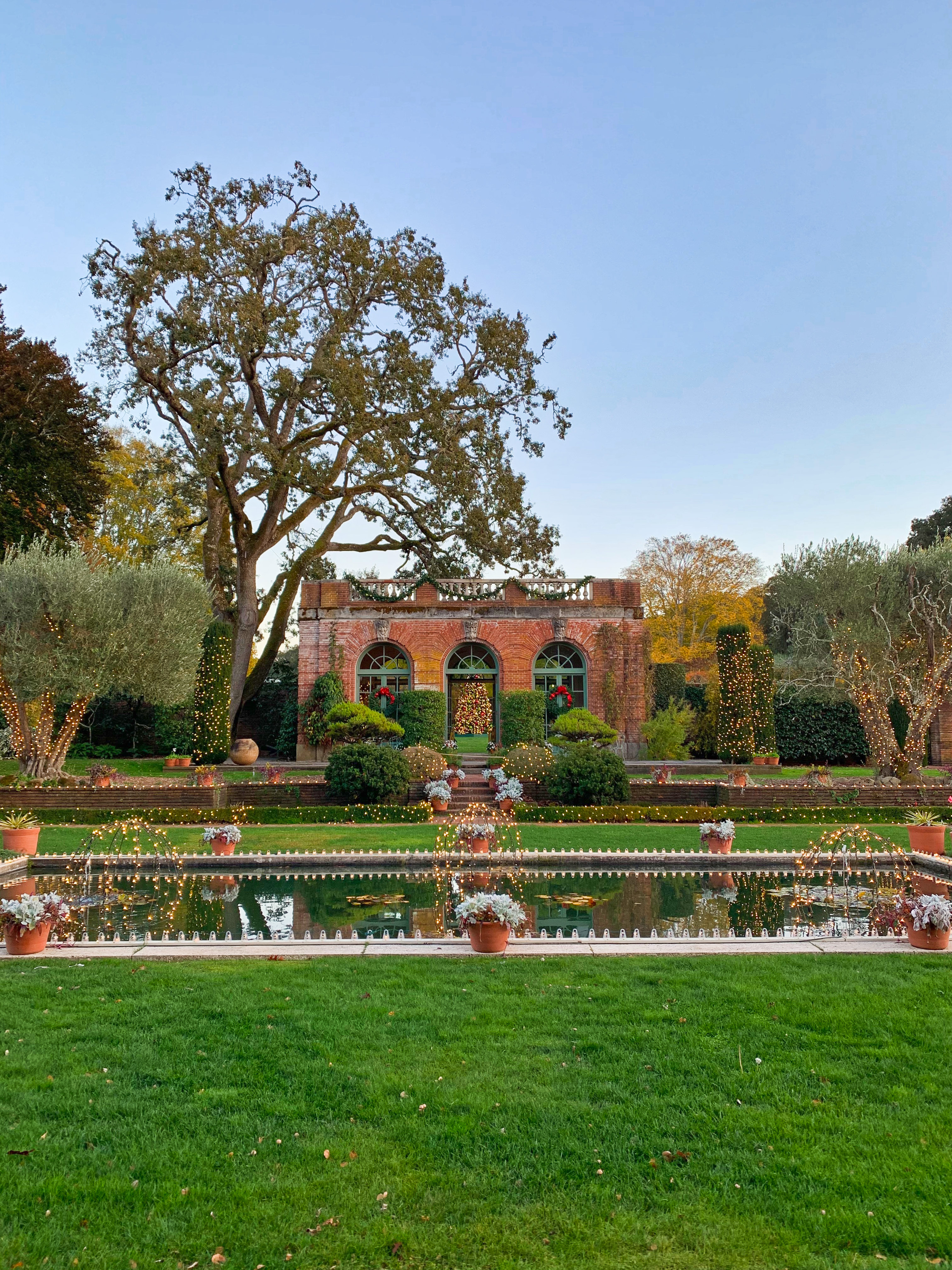december-filoli-garden-house-in-the-afternoon-with-holidays-lights