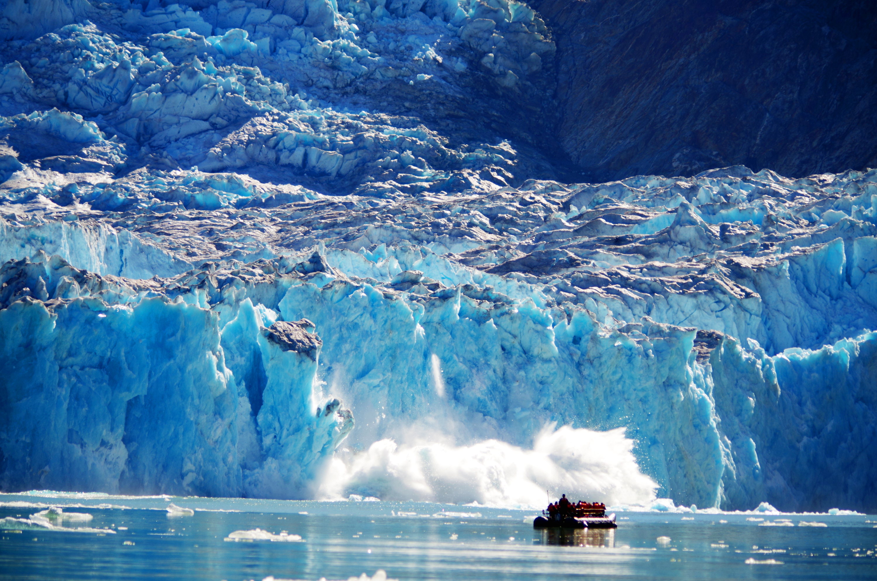 guests-can-see-glaciers-calving-from-small-watercraft