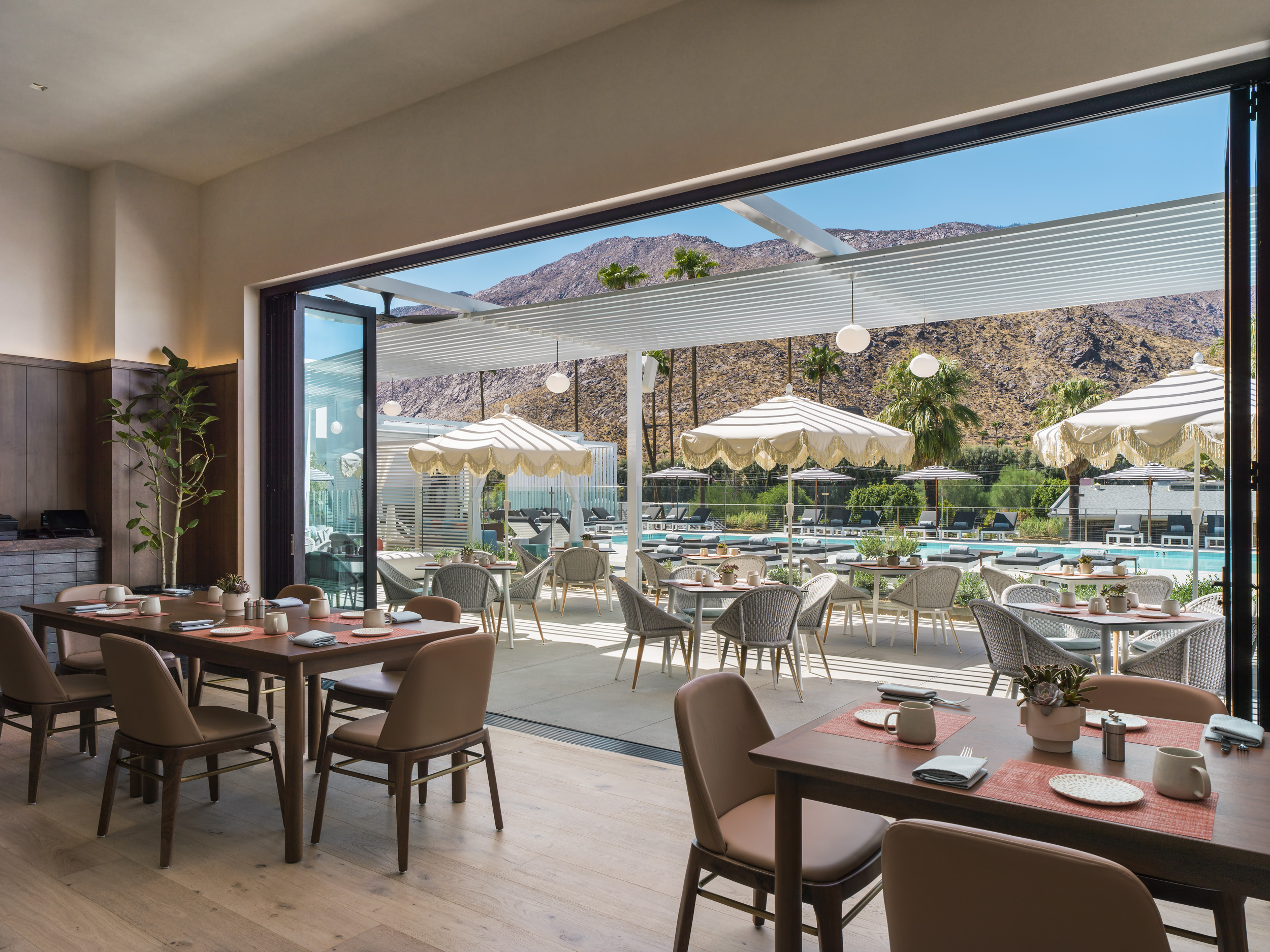 lola-rose-dining-room