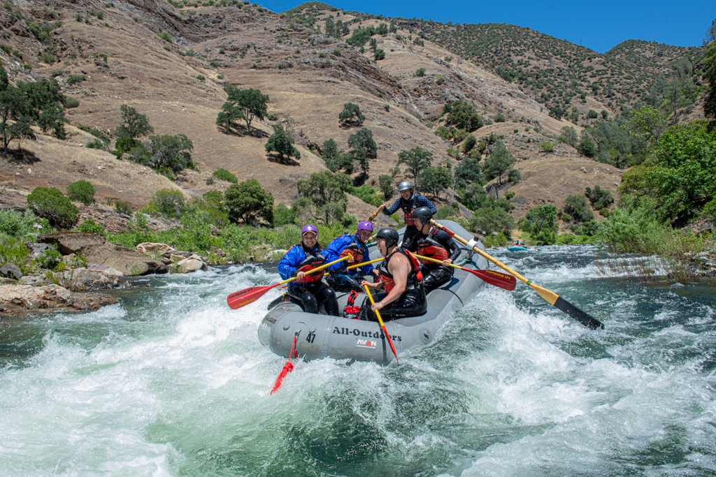 rafters-are-all-smiles-on-the-tuolumne-river