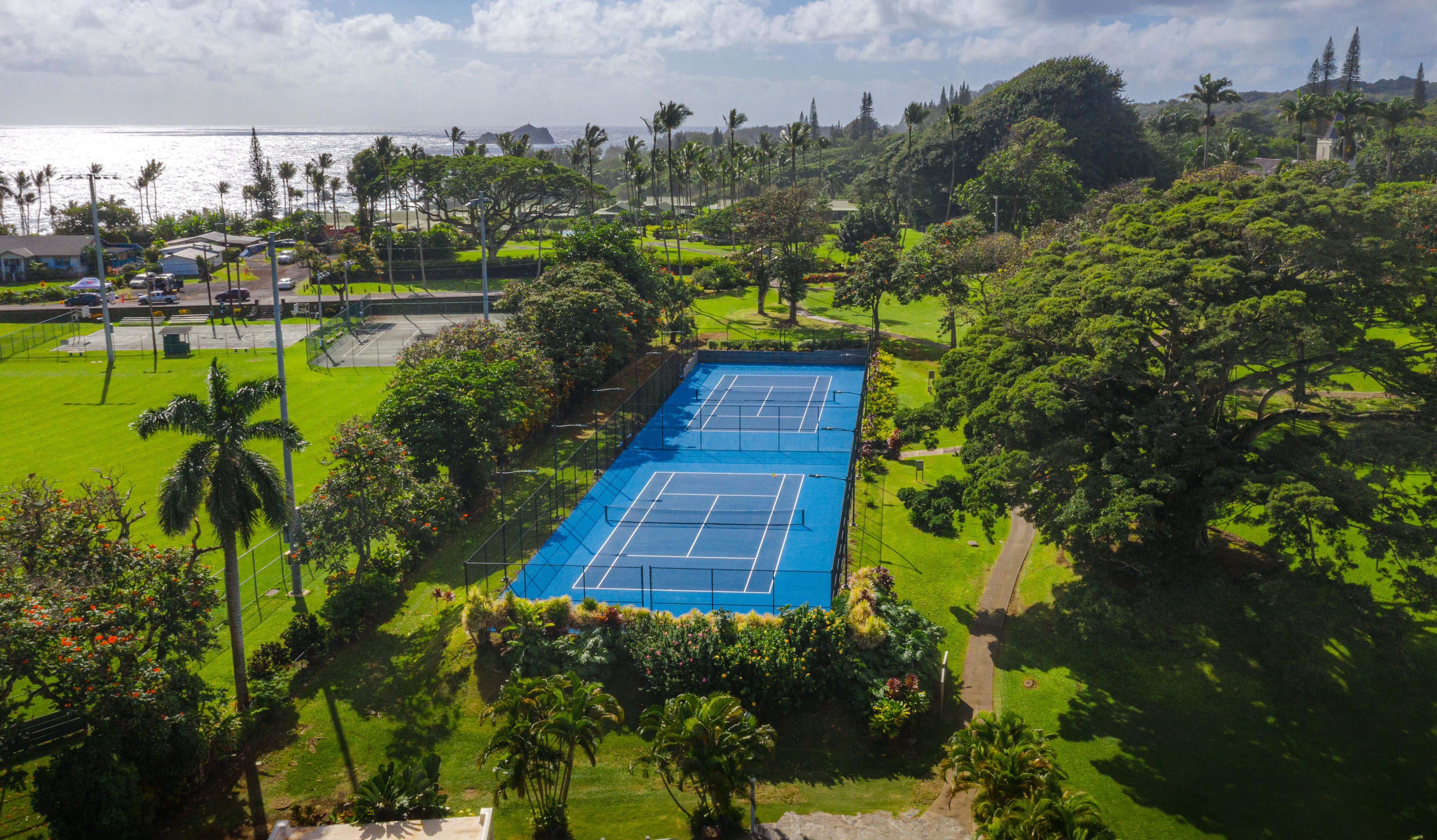 destination-hana-tennis-courts