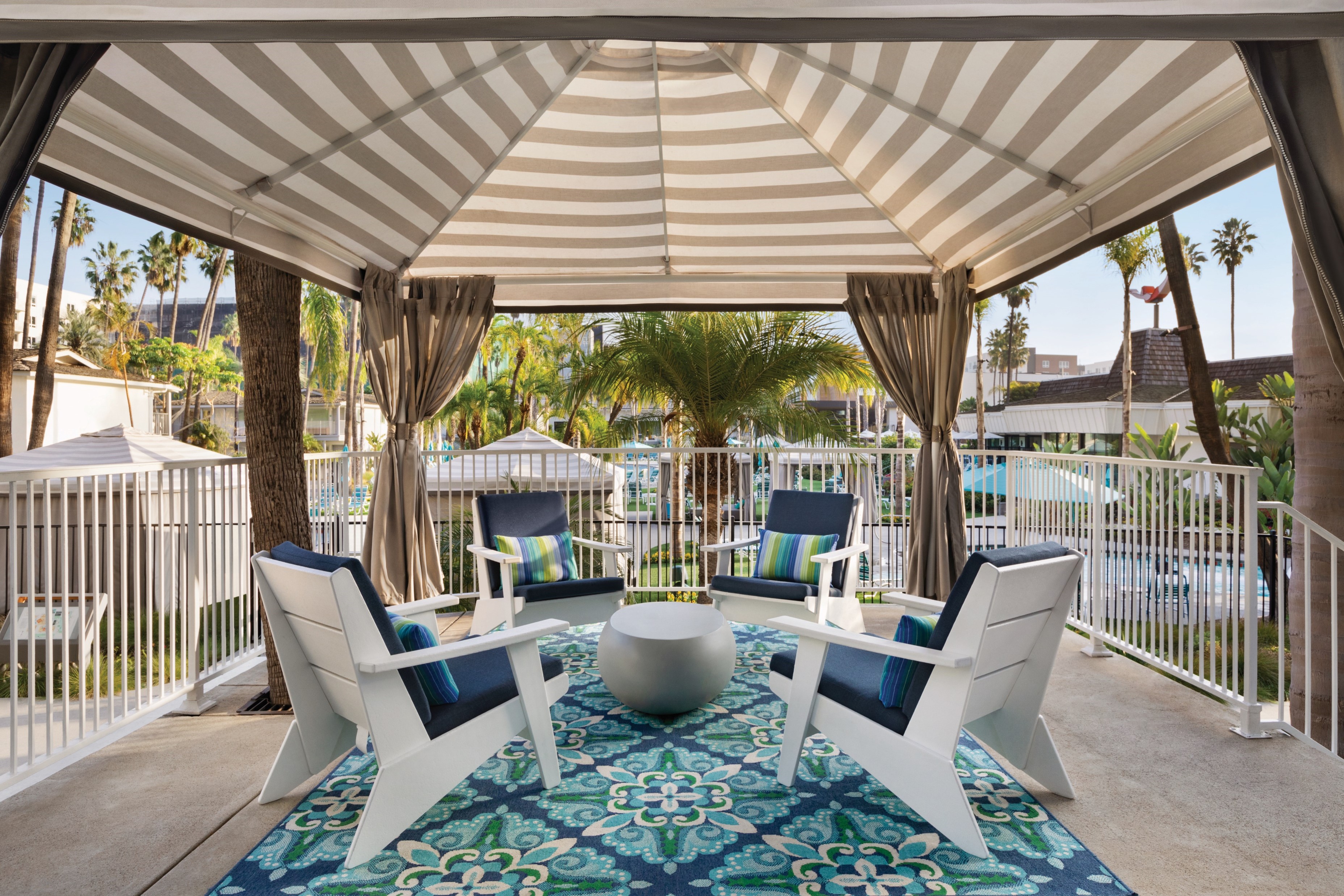 town-and-country-resort-terrace-suite