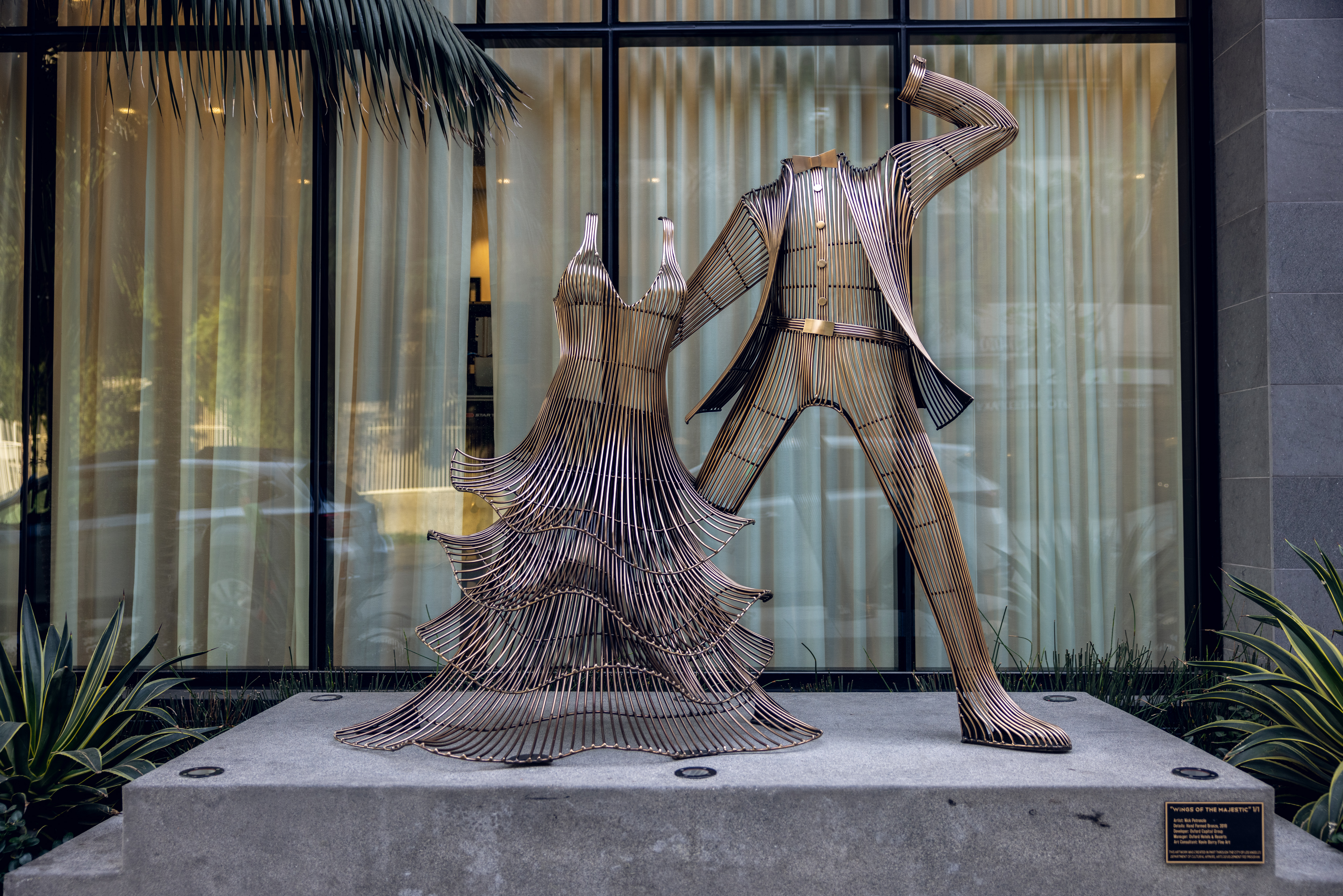 dress-and-tuxedo-sculpture_credit-the-godfrey-hotel-hollywood