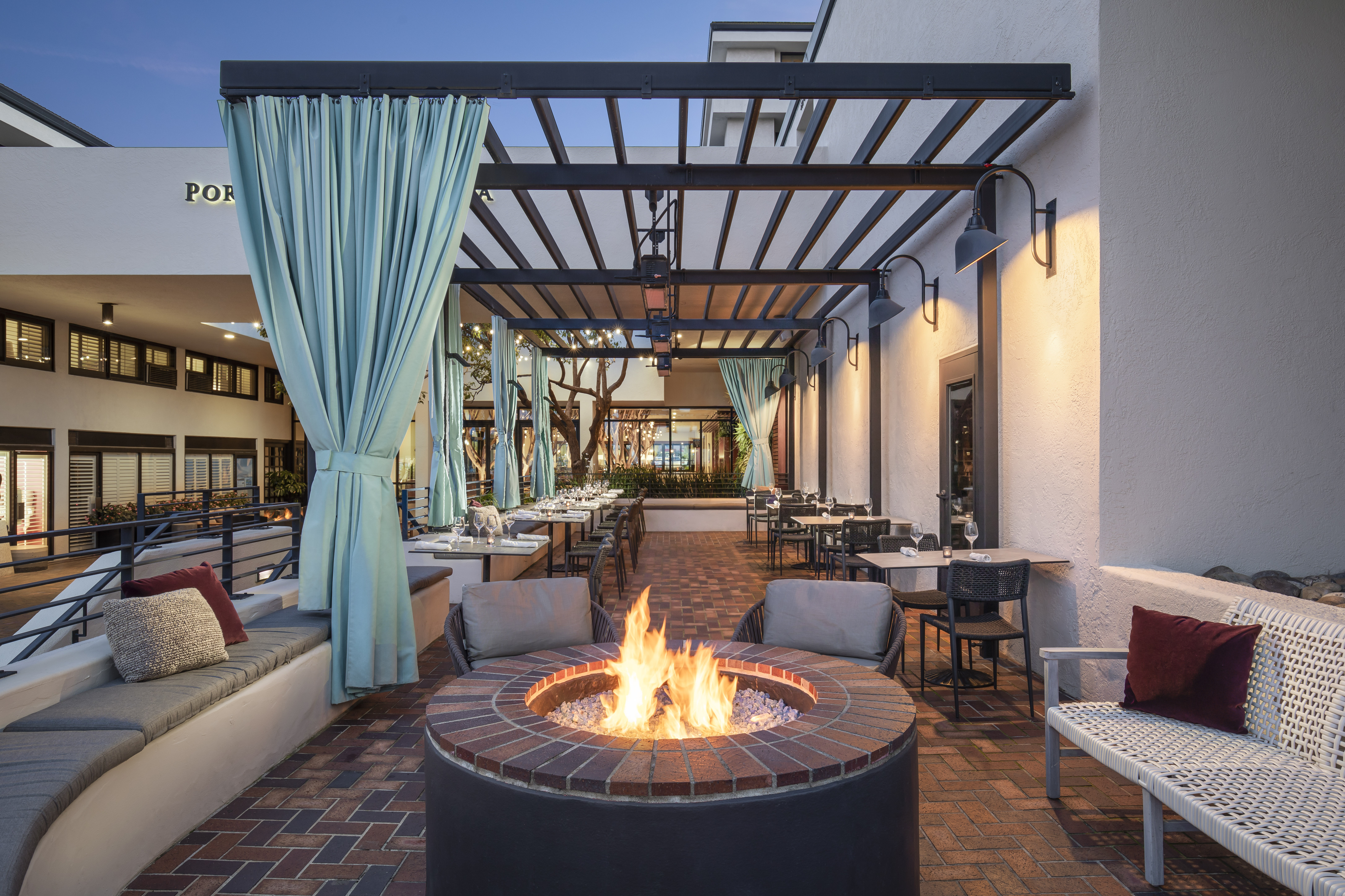the-club-room-outdoor-patio