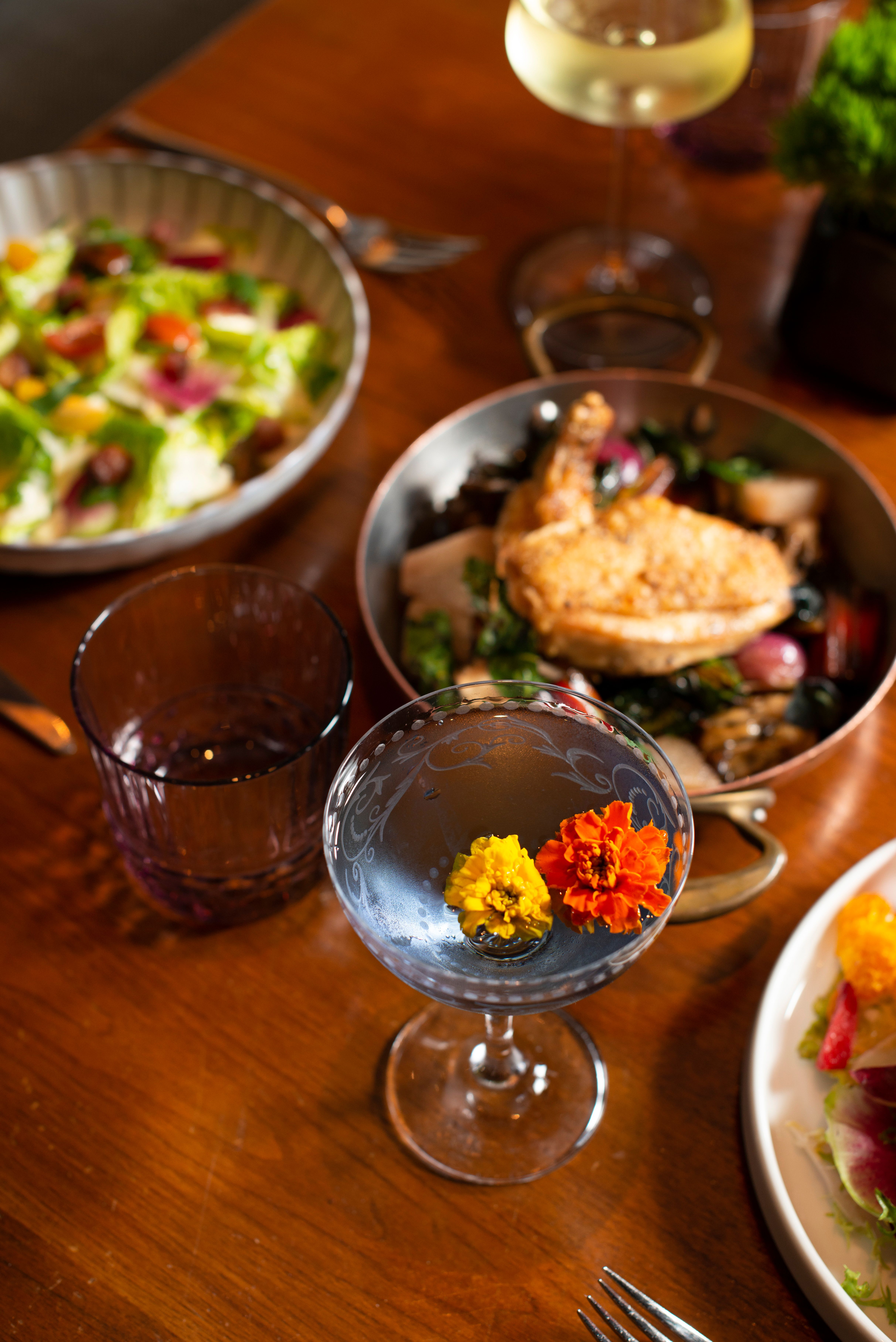 dinner-and-cocktails-at-mayors-table