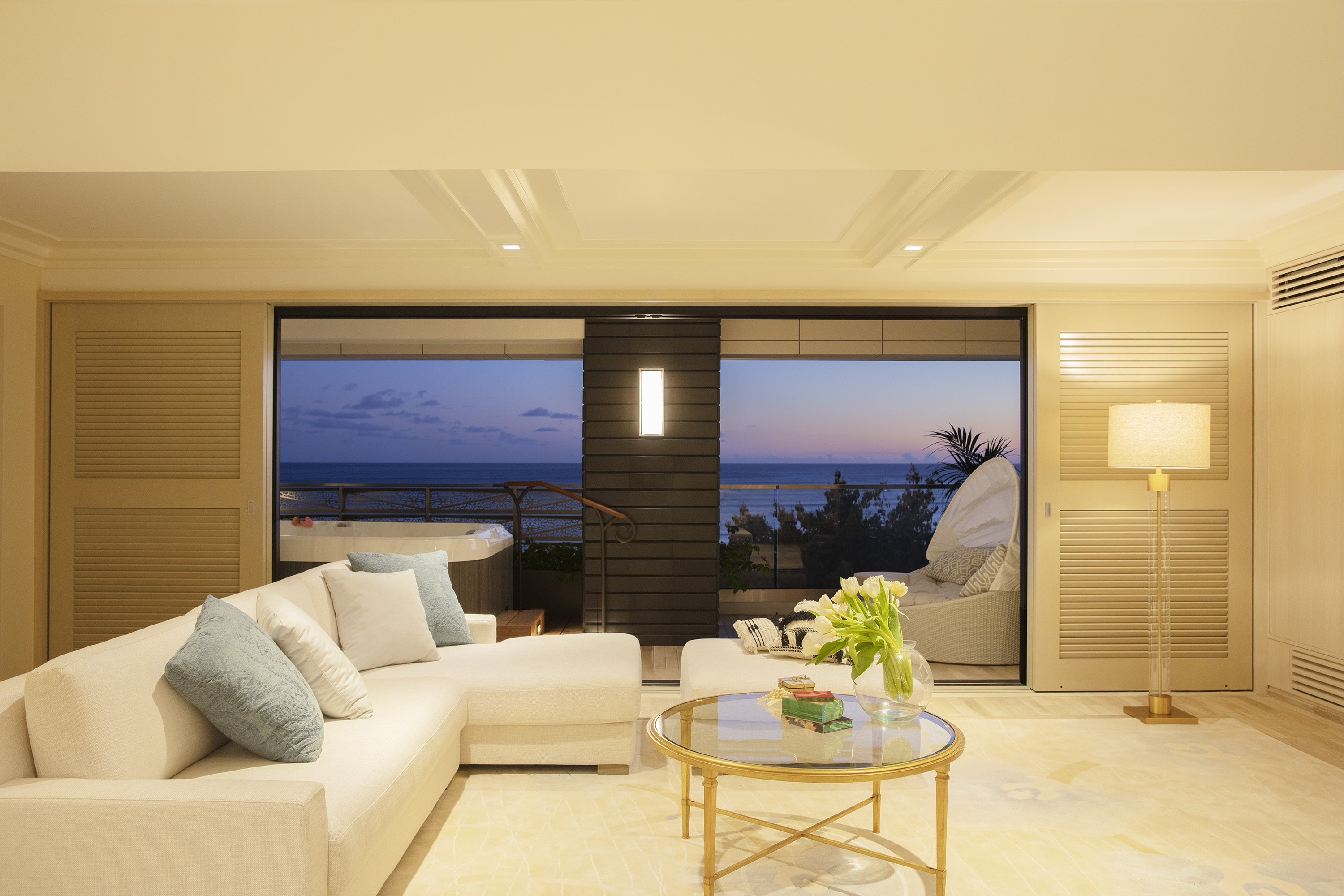 espacio-the-jewel-of-waikiki-suite-1