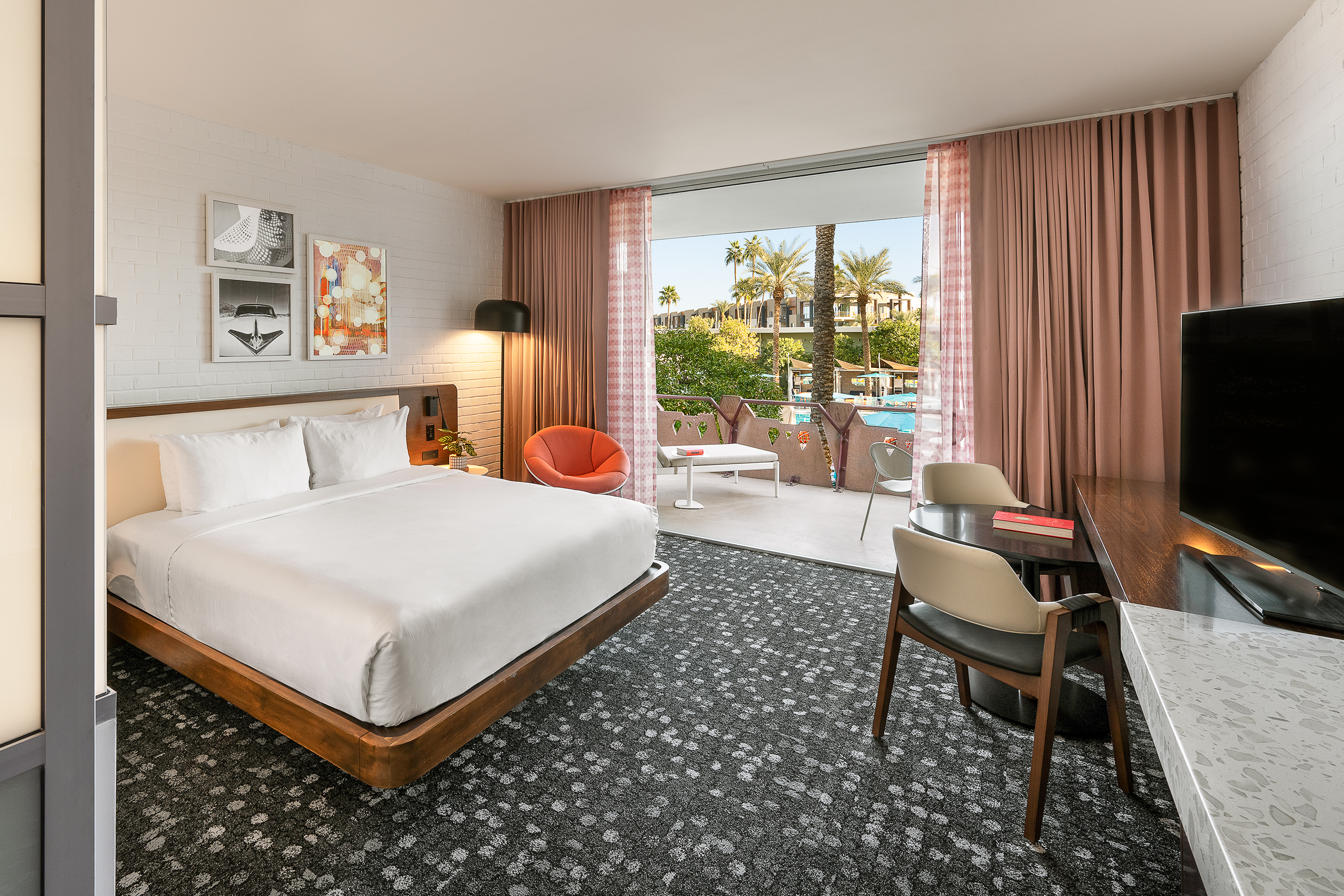 pool-view-king-guest-room