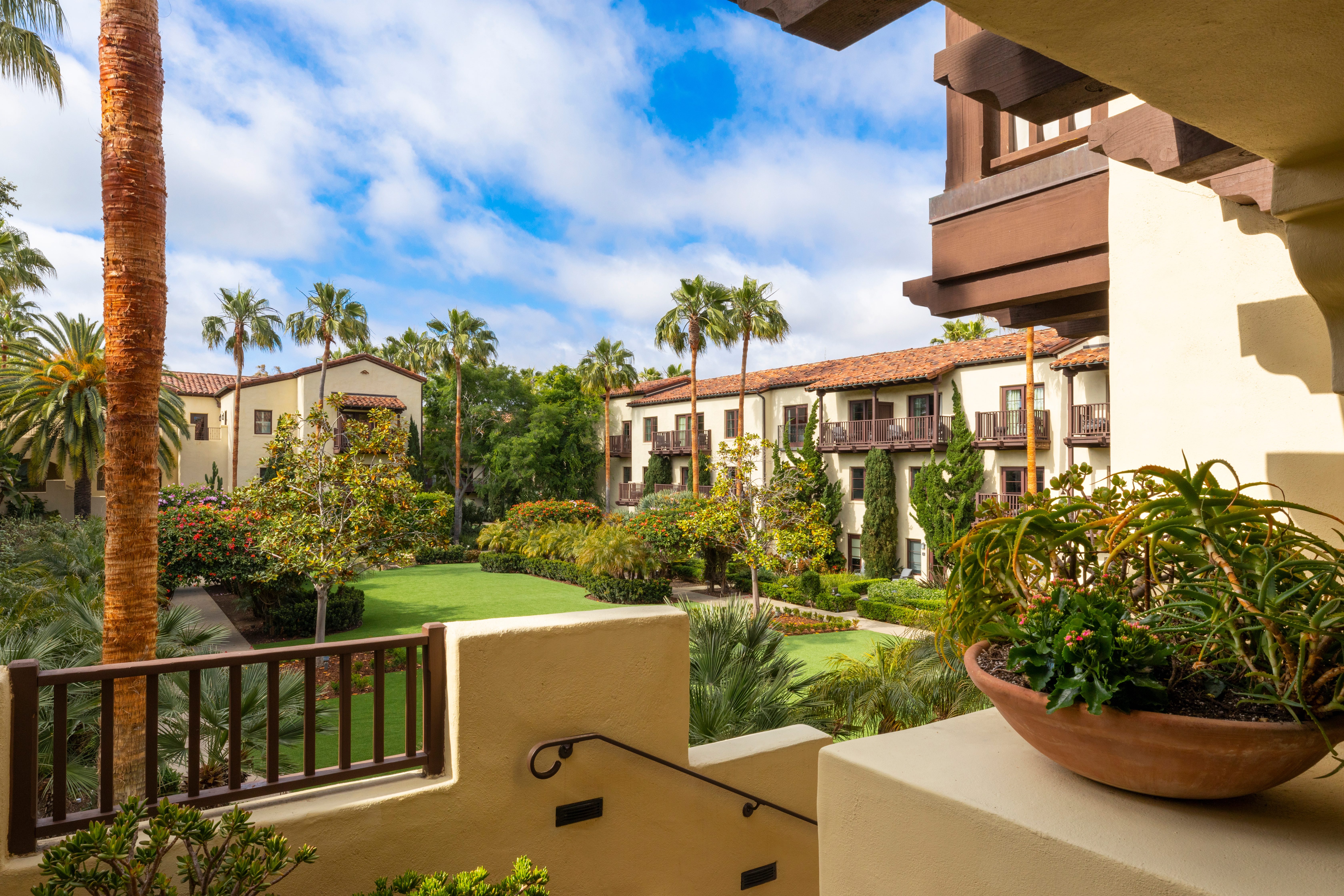 estancia-la-jolla-grounds