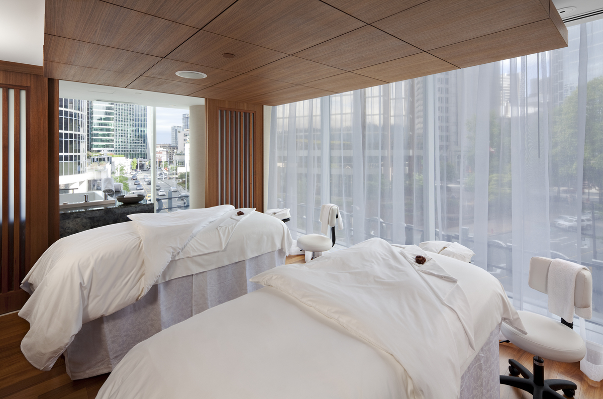 fairmont-hotel-by-james-km-cheng-architects-westbank