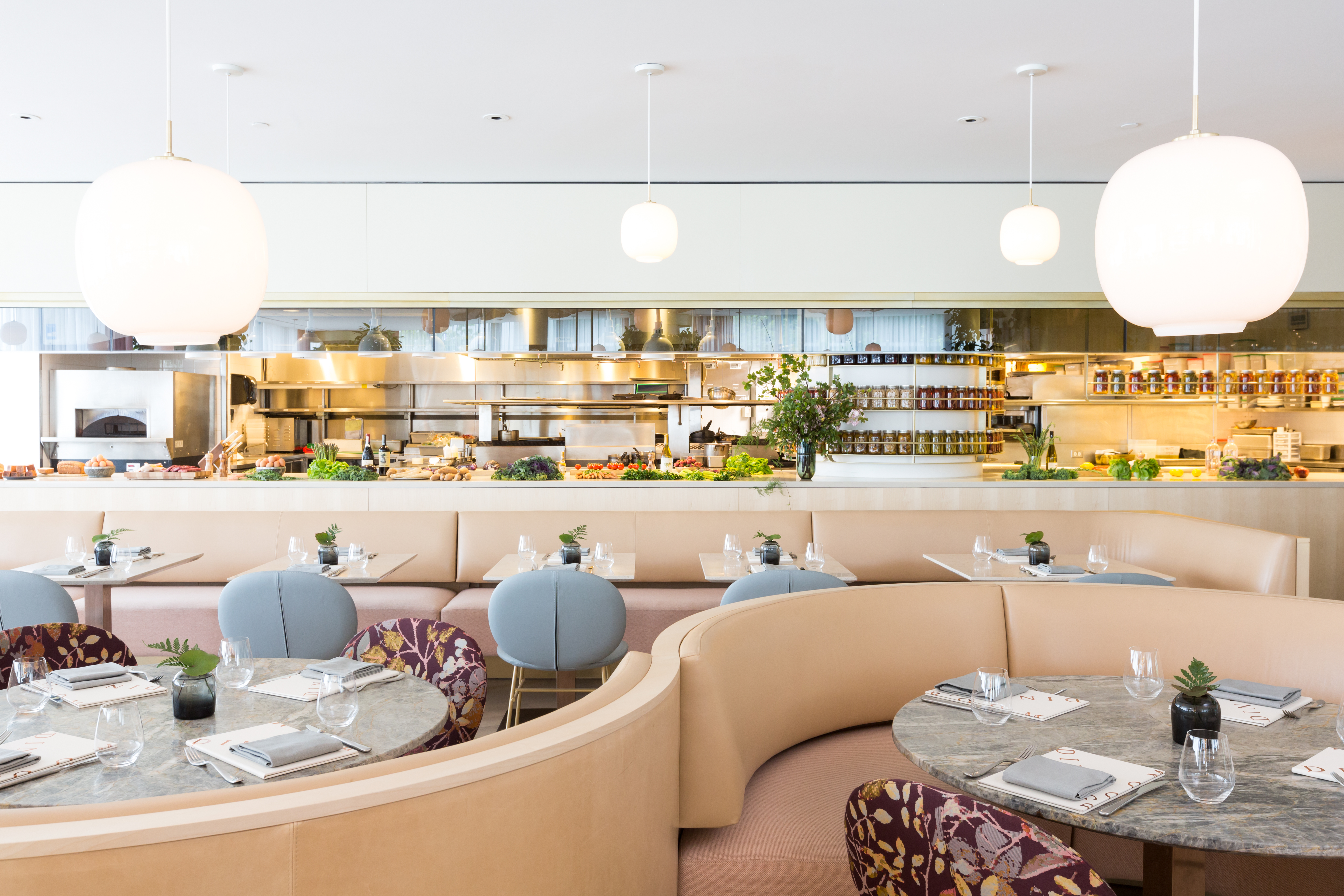 fairmont-pacific-rim-_-botanist-_-interior