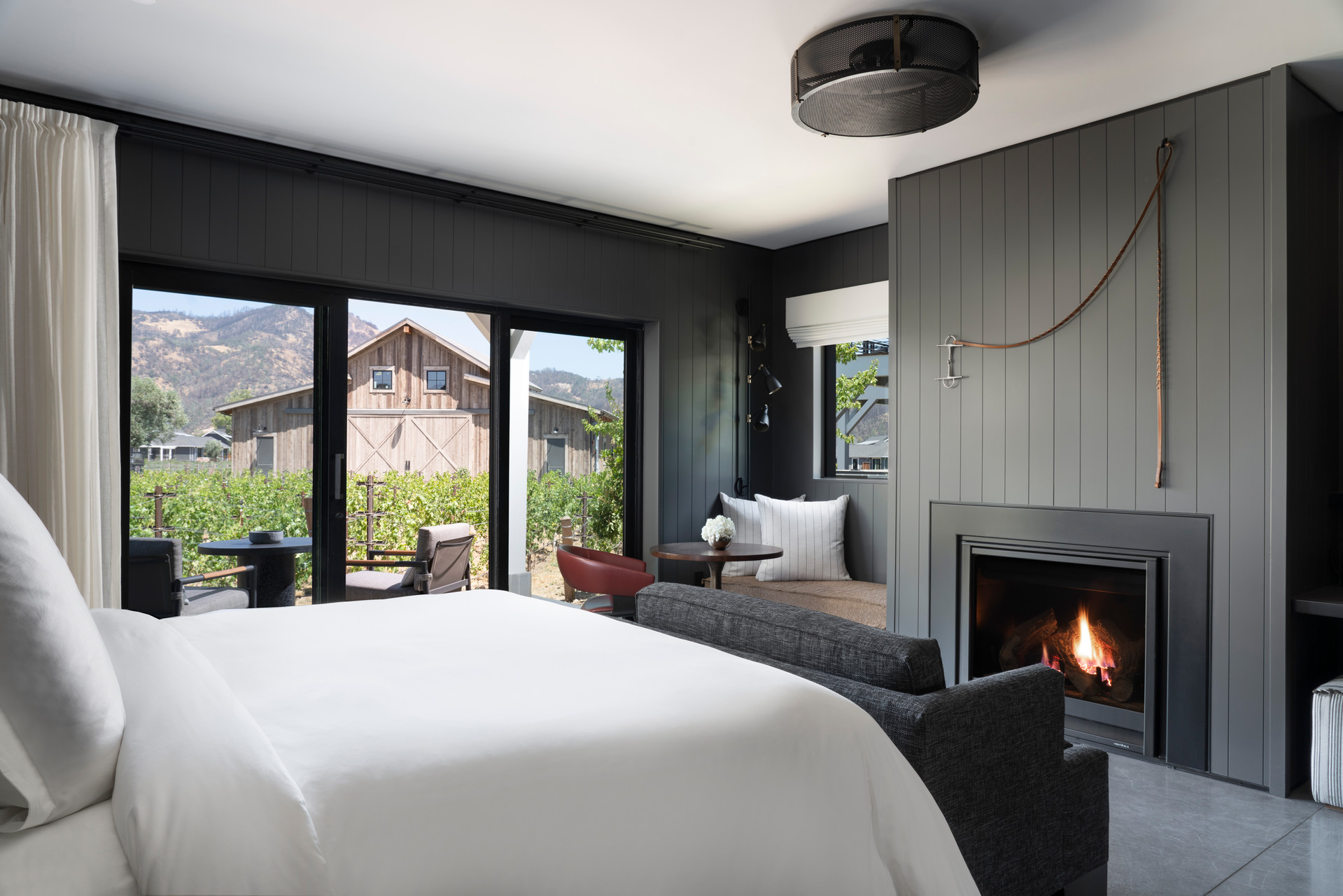 four-seasons-resort-napa-valley-guestroom