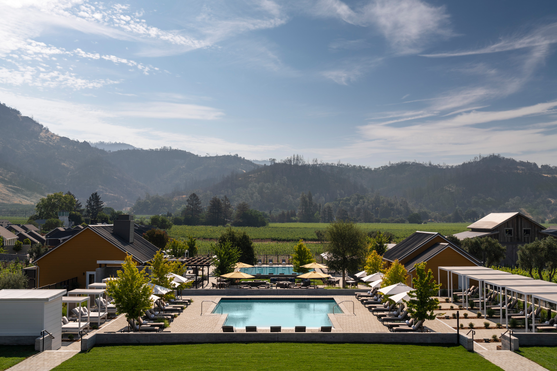 four-seasons-resort-napa-valley-view-overlooking-pools