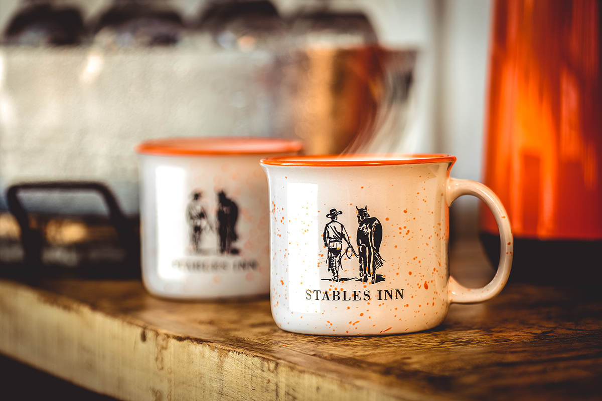 stables-inn-mugs