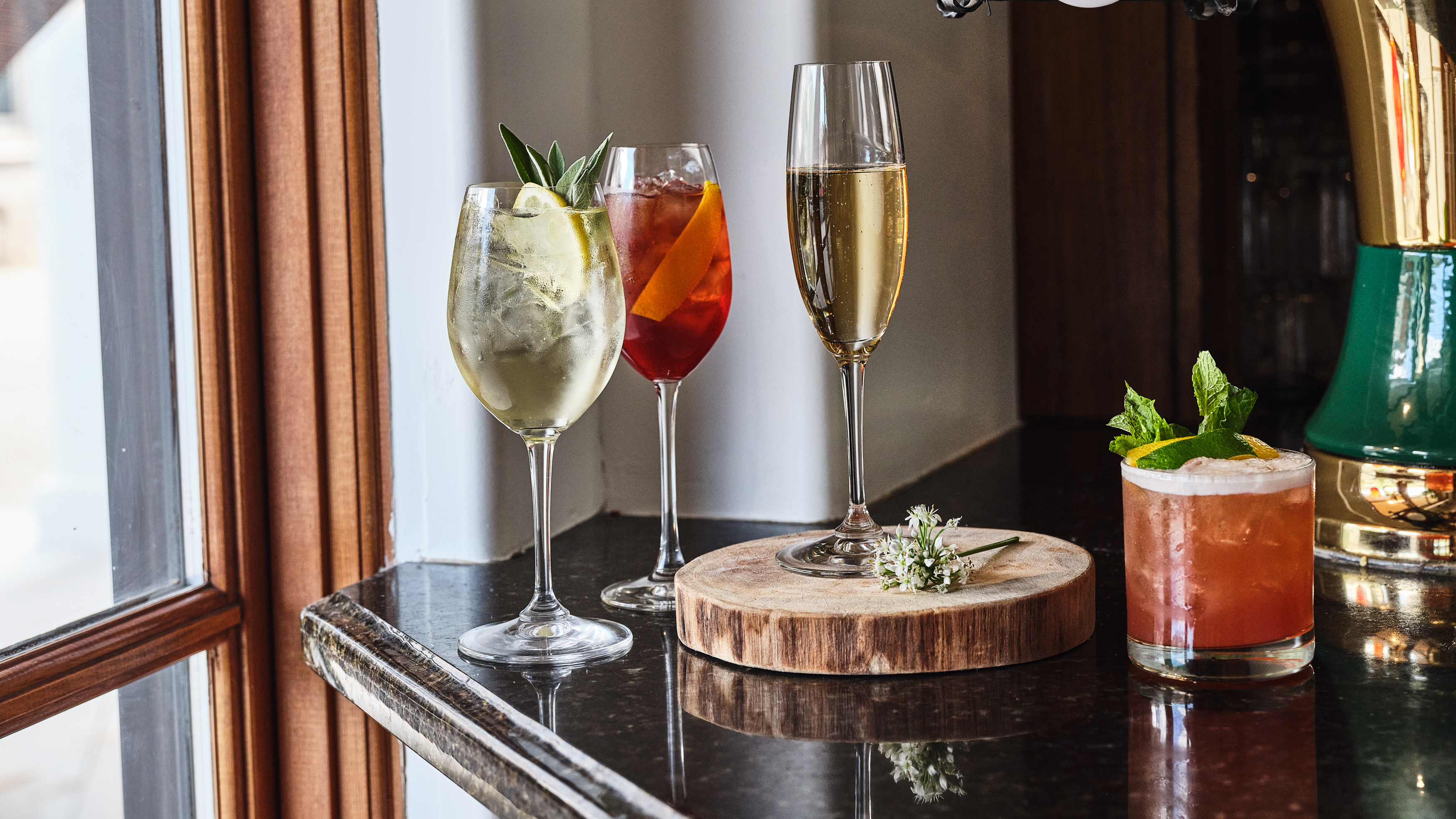 goh_dine-goldener-hirsch_cocktail_2022_8813