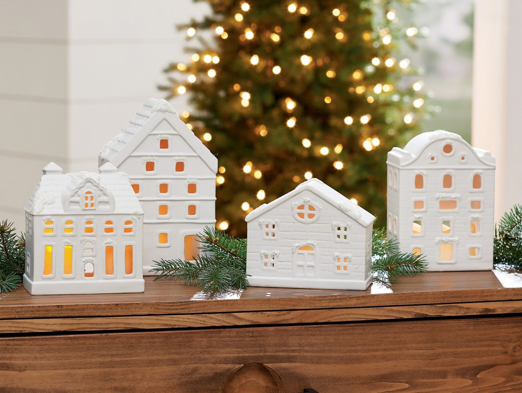 This Holiday Season, Decorate Your Mantel According to Your Favorite Design Trend