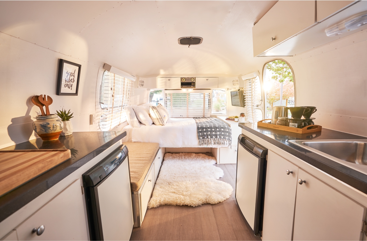 gregor-halenda_1969-airstream-overlander_1