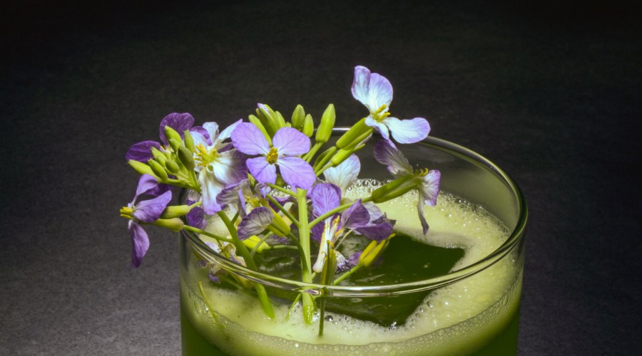 Gin and arugula cocktail