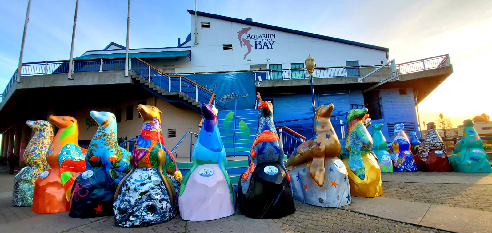 sea-lion-statues-painted-by-california-artists-gird-the-aquarium