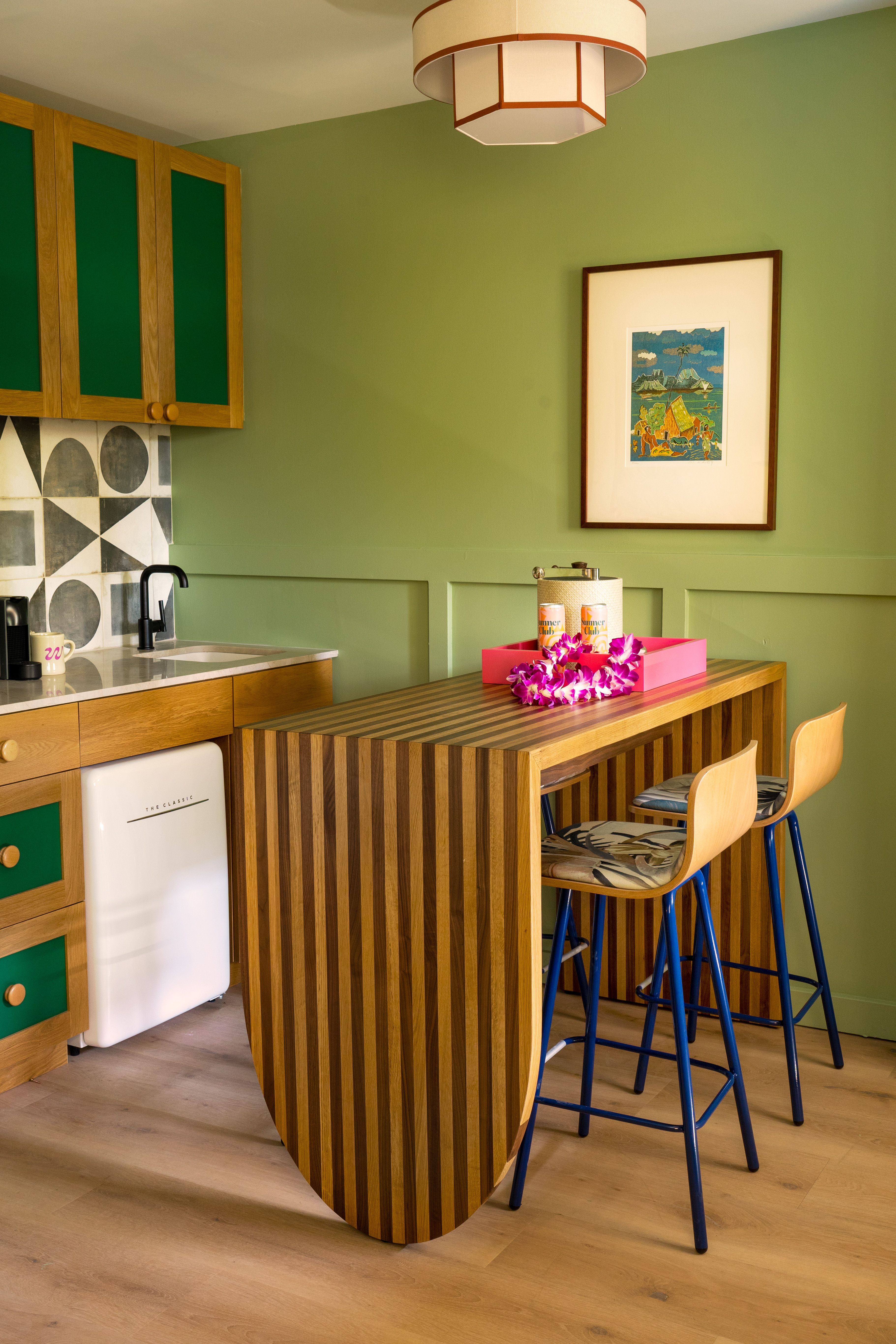 guest-room-4-credit-surf-please