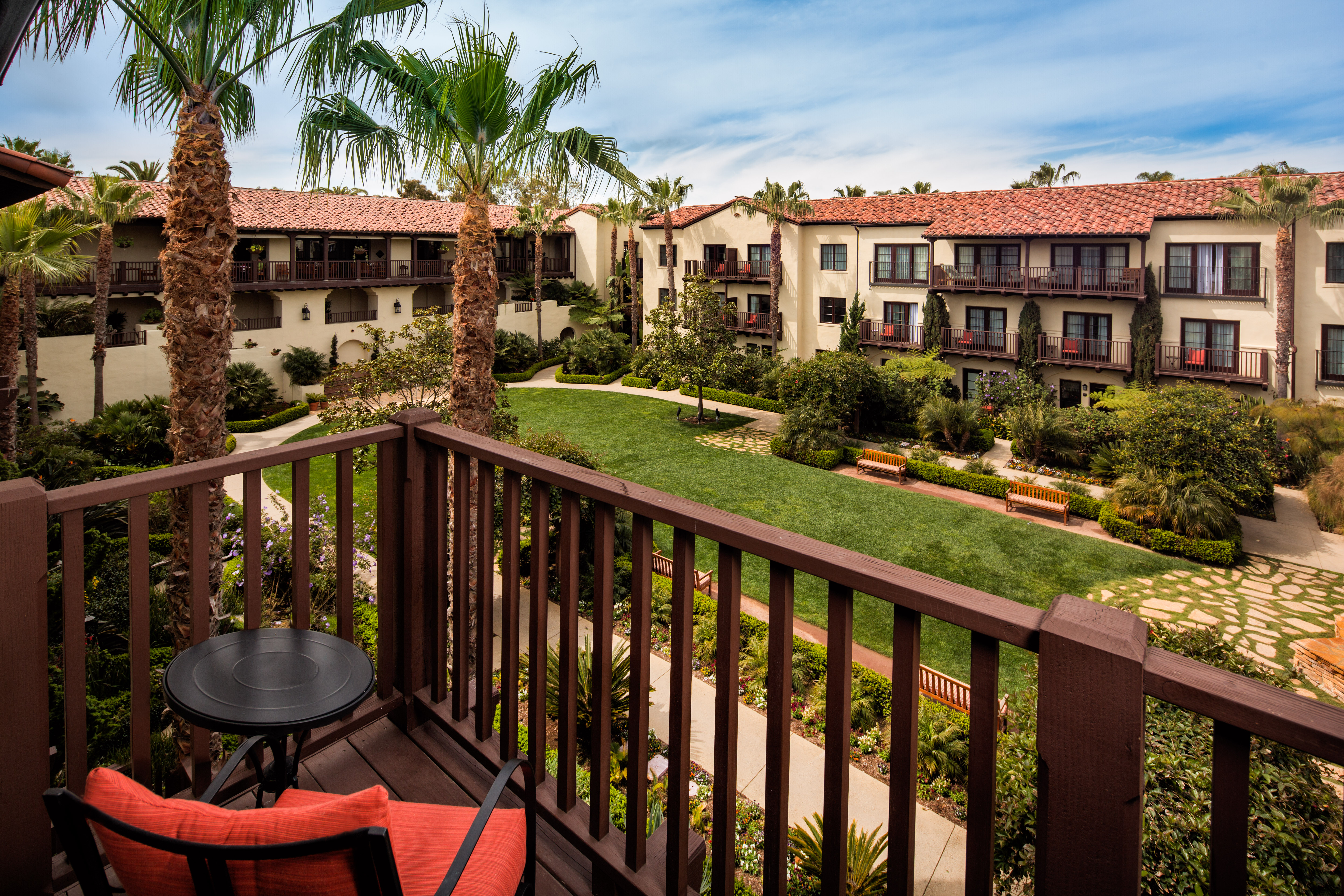 guest_room-380-balcony