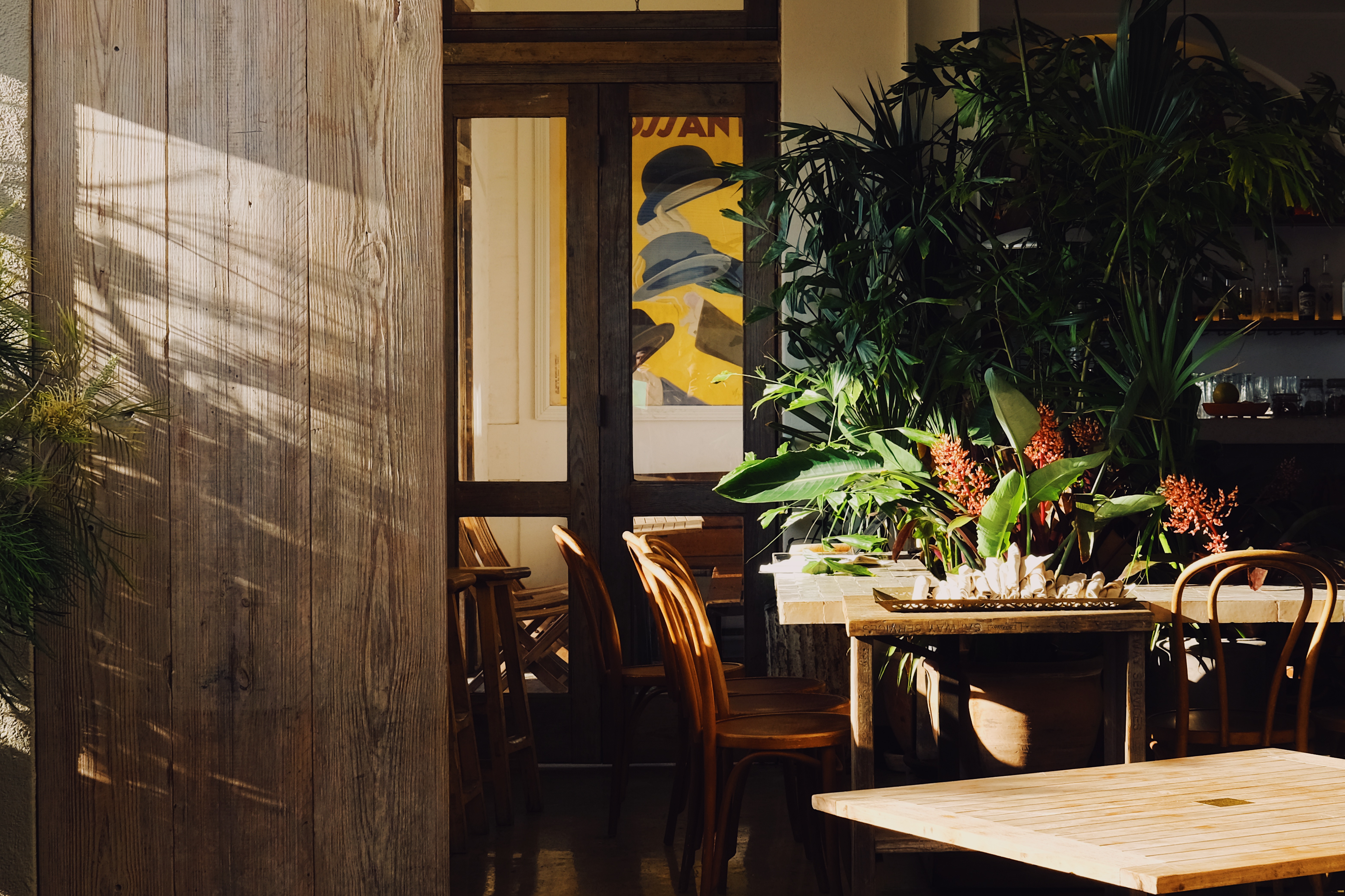 indoor-dining-at-fig-tree