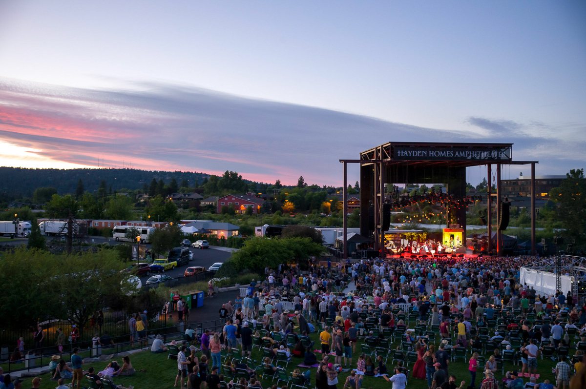 hha-black-crowes-crowd-stage-sunset-2022-rob-kerr-29