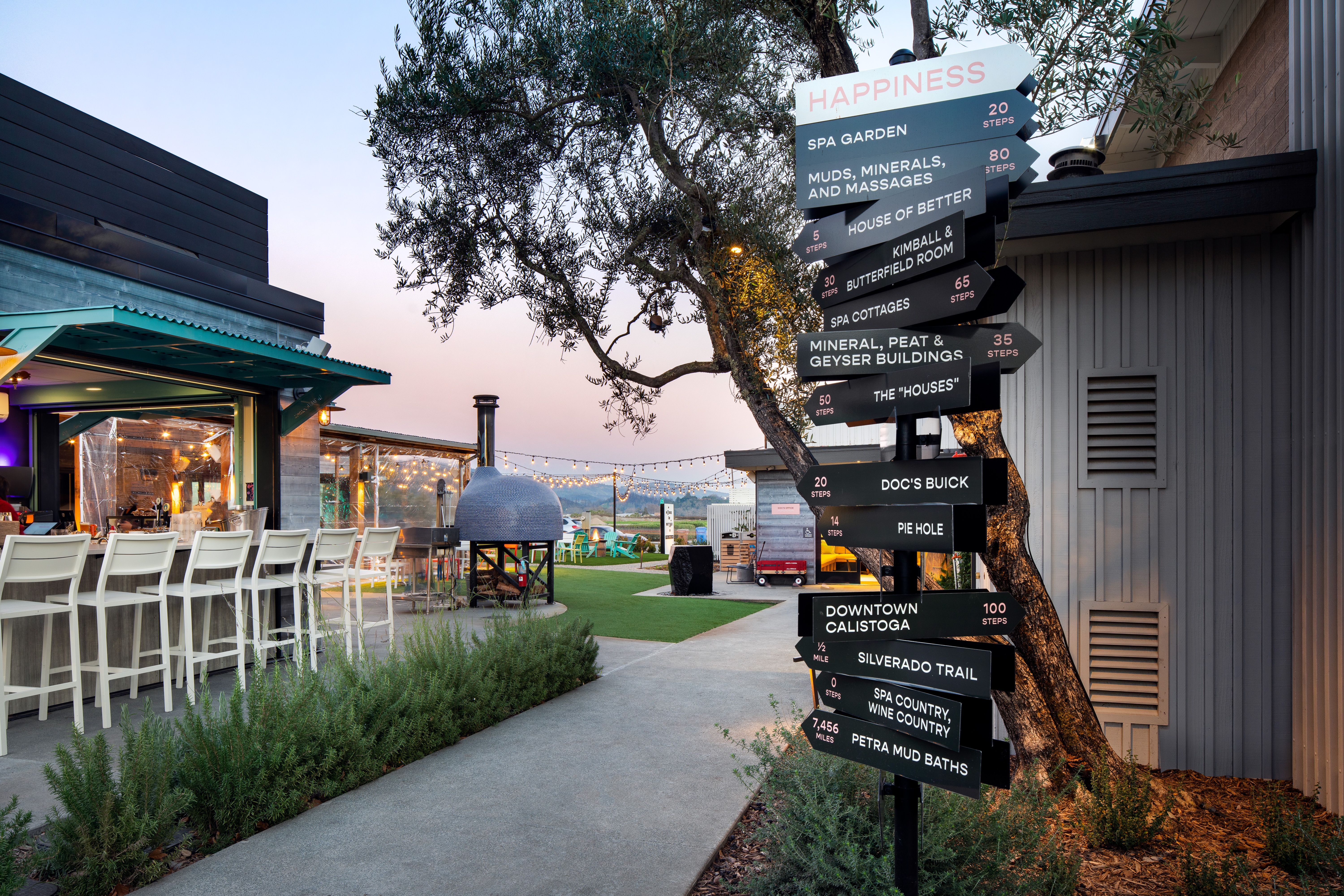 hob-bar-and-backyard-view