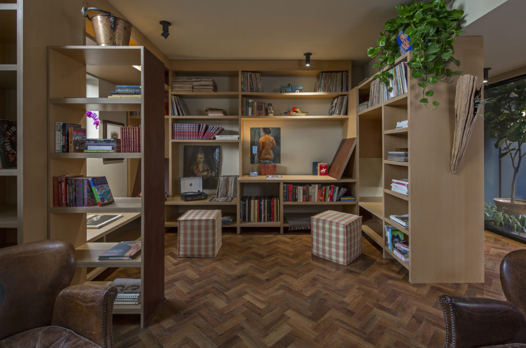 bookshelves in library at Hollywood treehouse