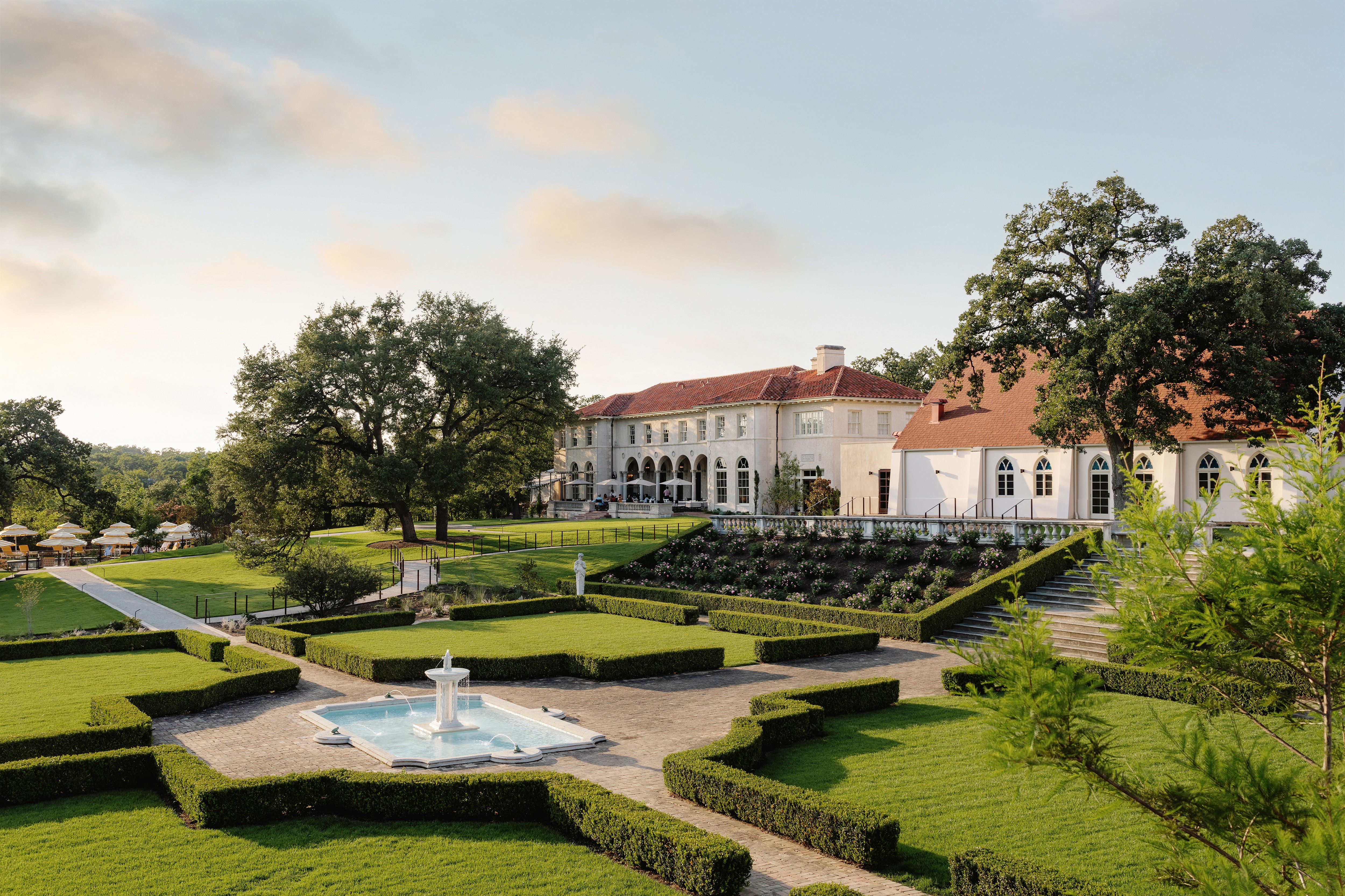 explore-the-lush-gardens-and-historic-charm-from-the-stunning-grounds-of-the-commodore-perry-estate