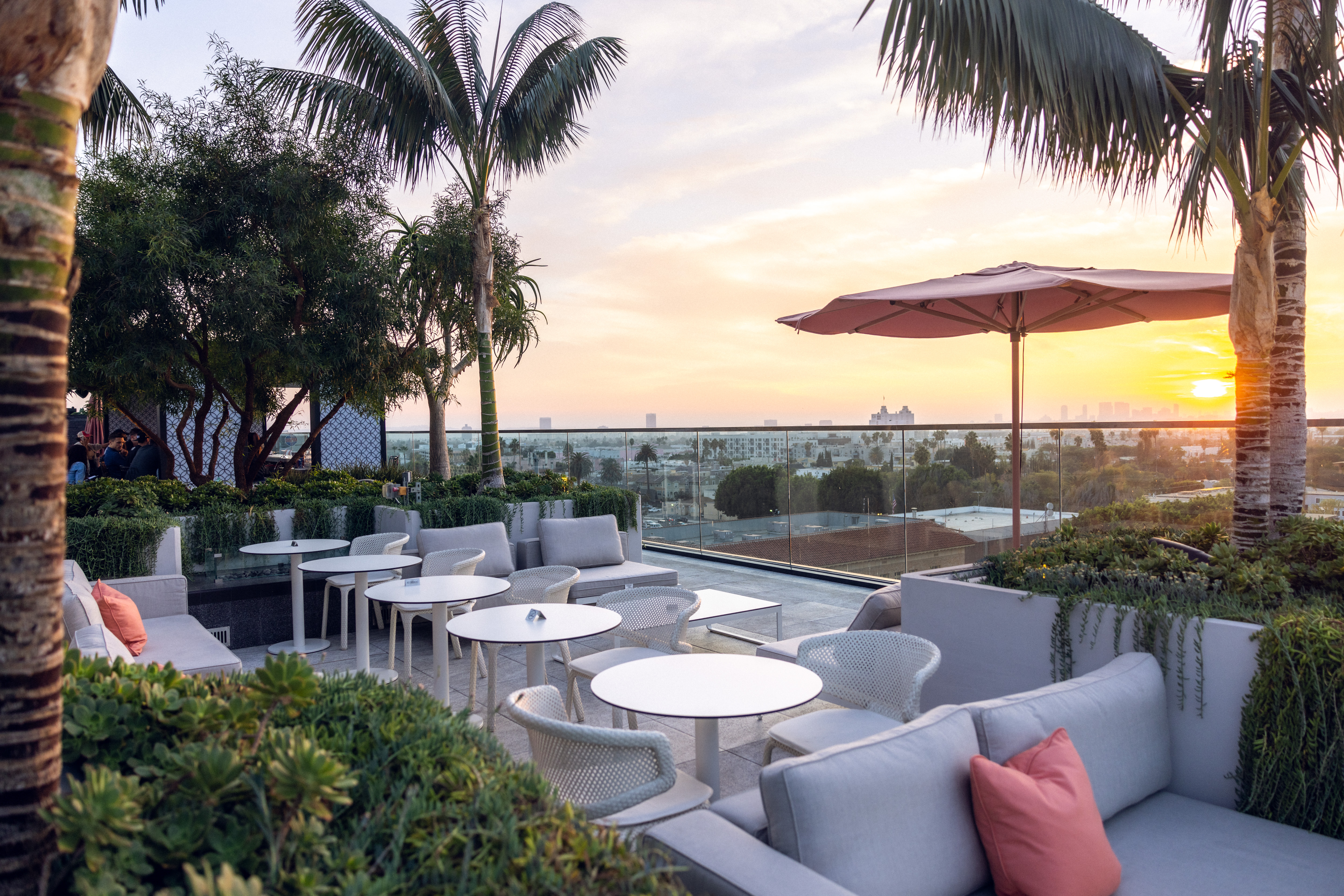 io-rooftop-sunset_credit-the-godfrey-hotel-hollywood-1