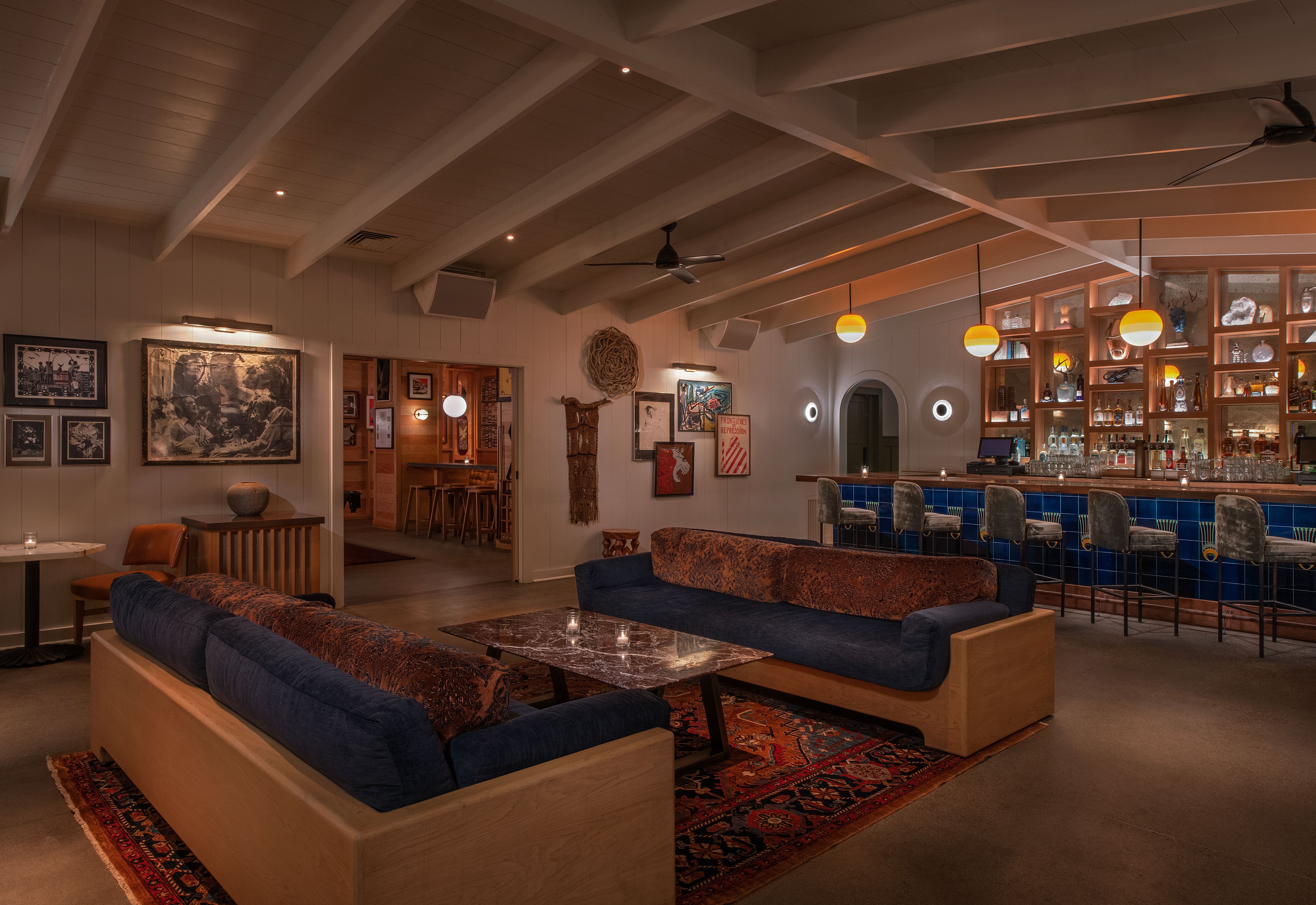 the-bungalow-long-beachs-main-room